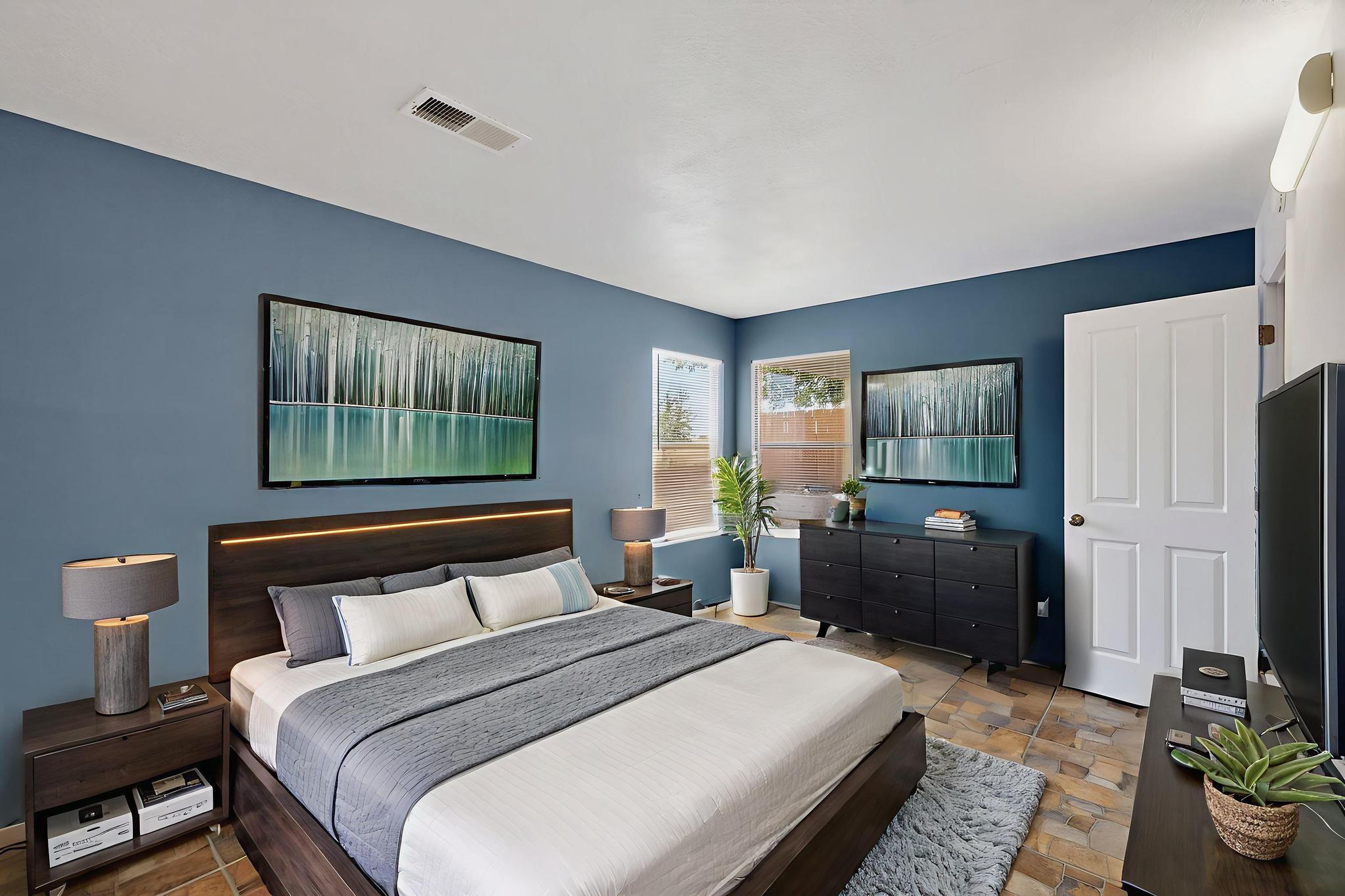 913 CHARLES Drive NE