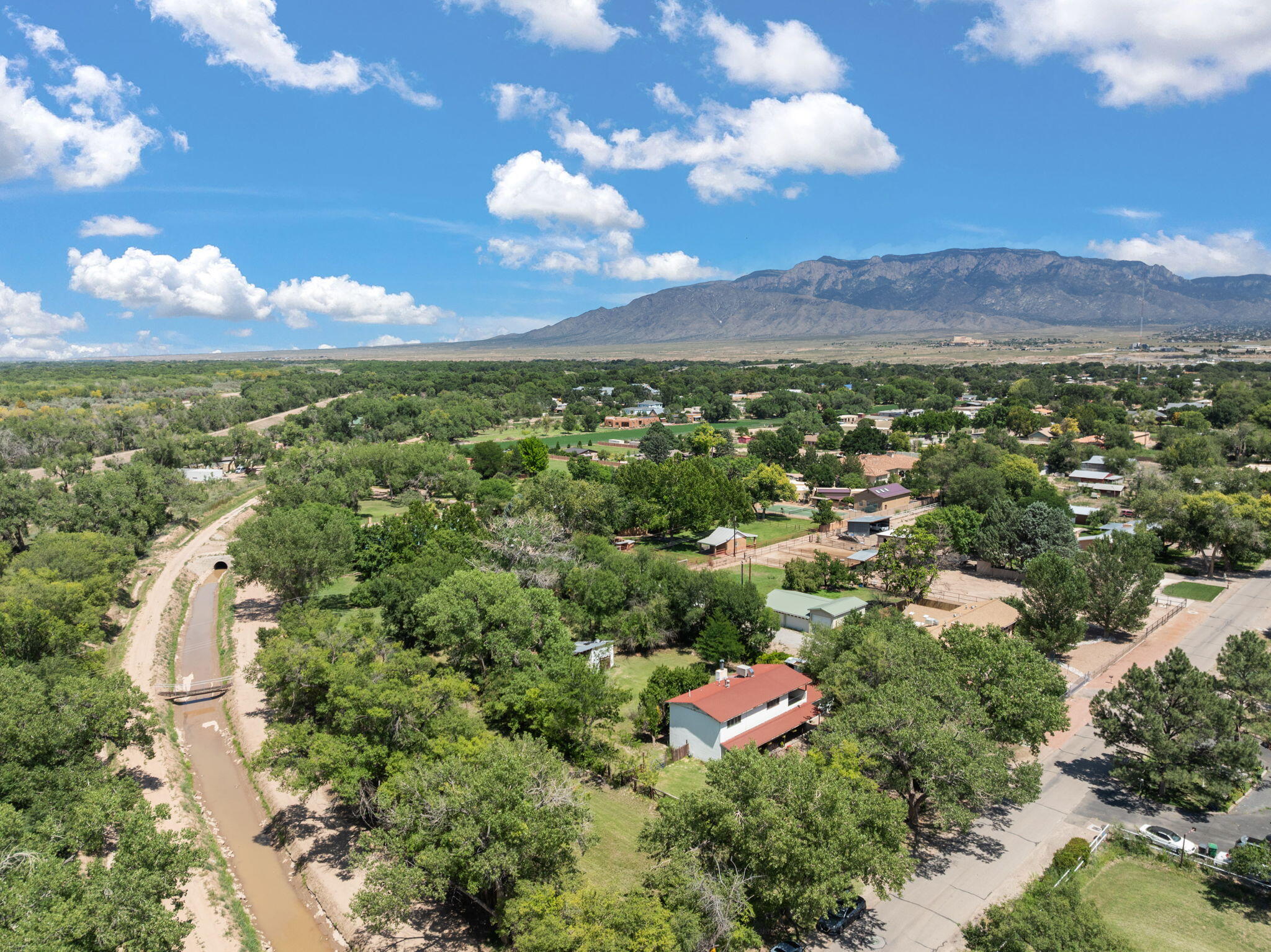 631 CAMINO DEL BOSQUE NW