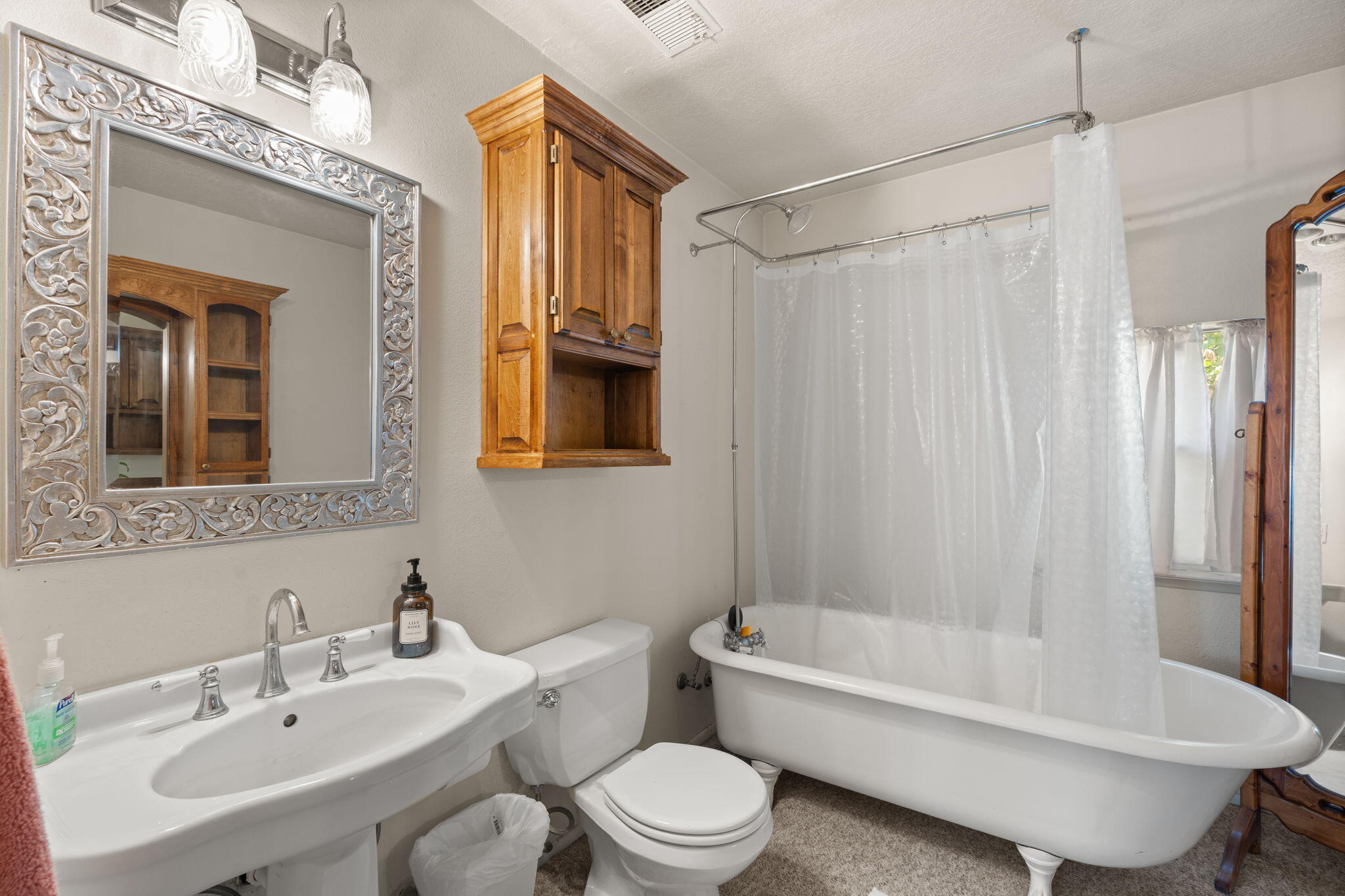 631 CAMINO DEL BOSQUE NW