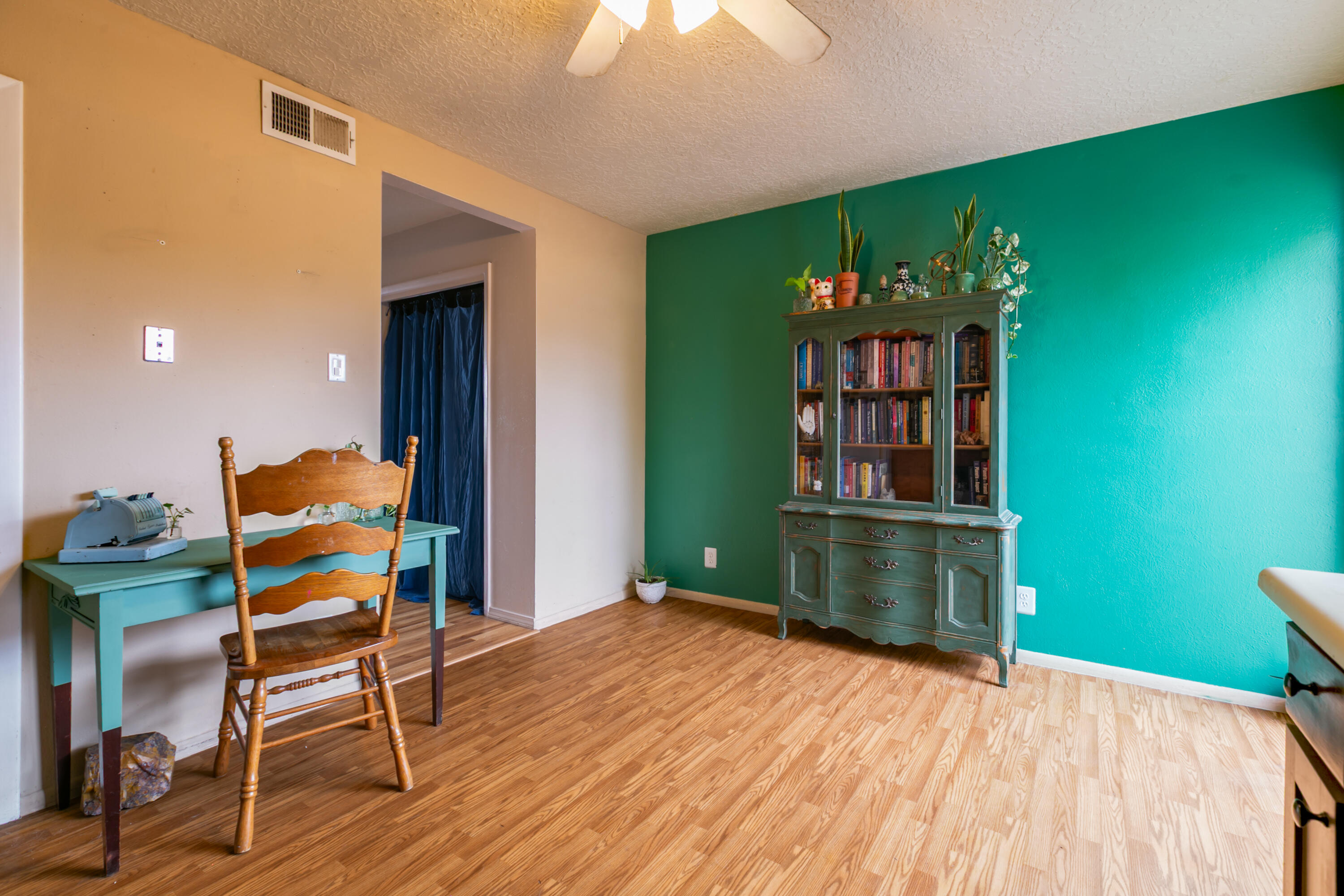 1121 CHELWOOD PARK Boulevard NE