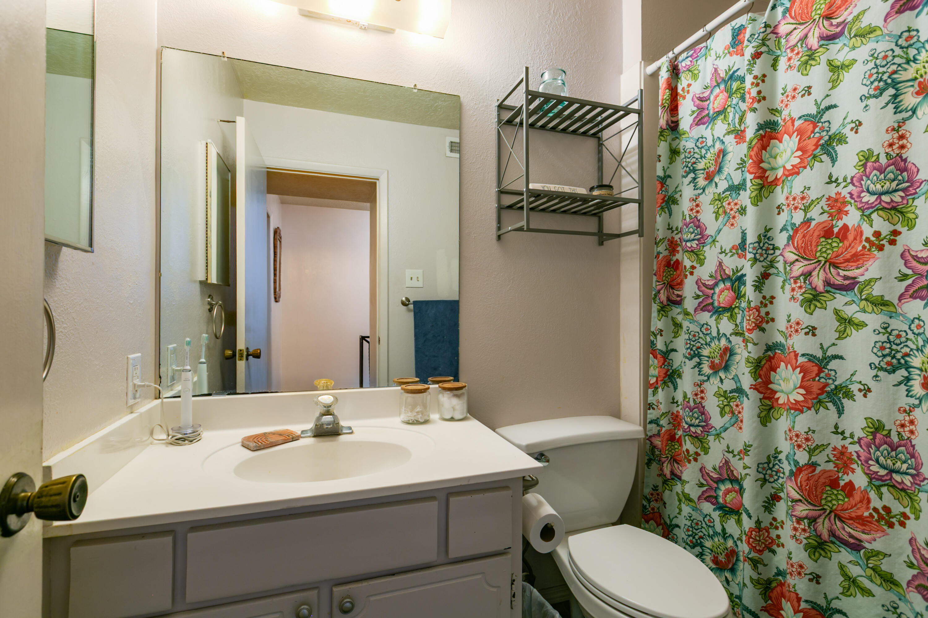 1121 CHELWOOD PARK Boulevard NE