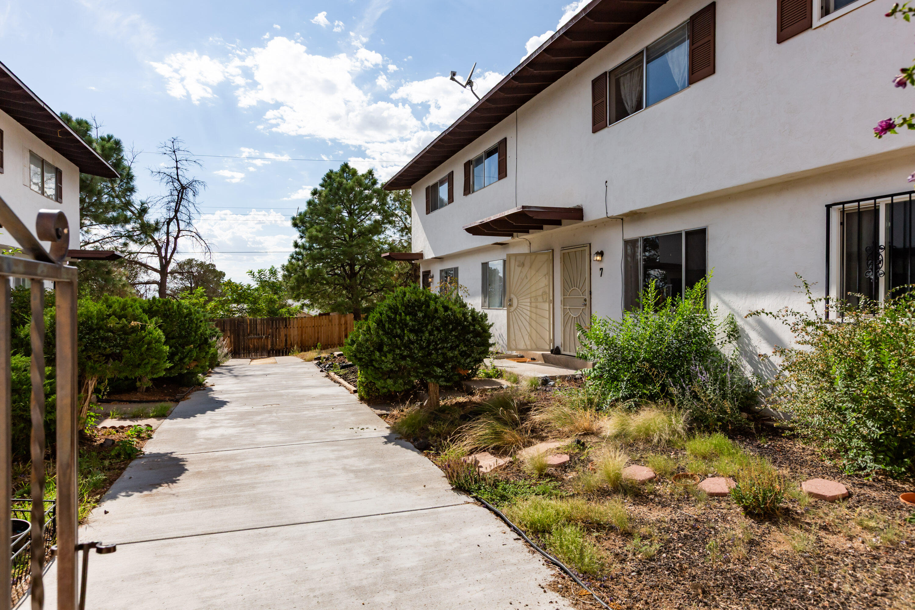 1121 CHELWOOD PARK Boulevard NE