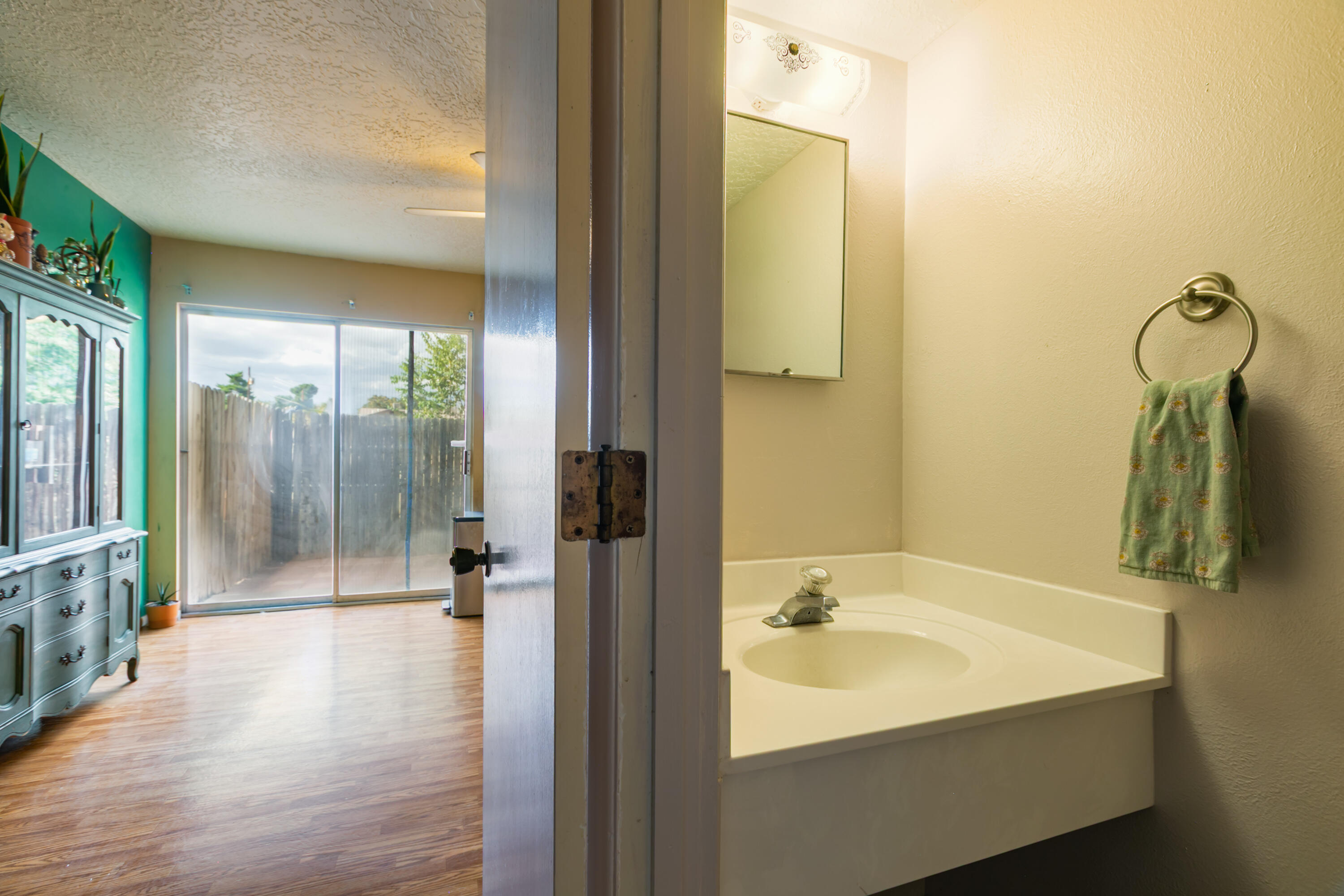 1121 CHELWOOD PARK Boulevard NE