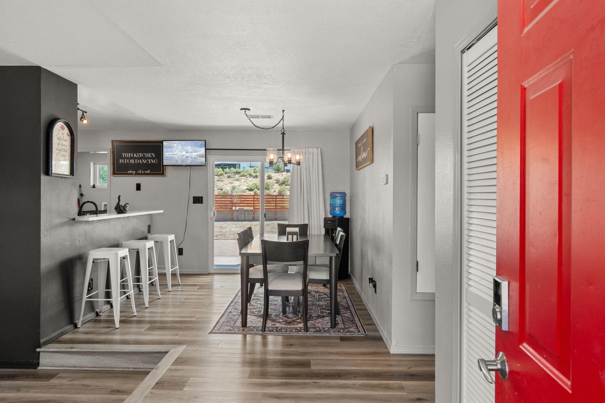 6190 ROADRUNNER Loop NE