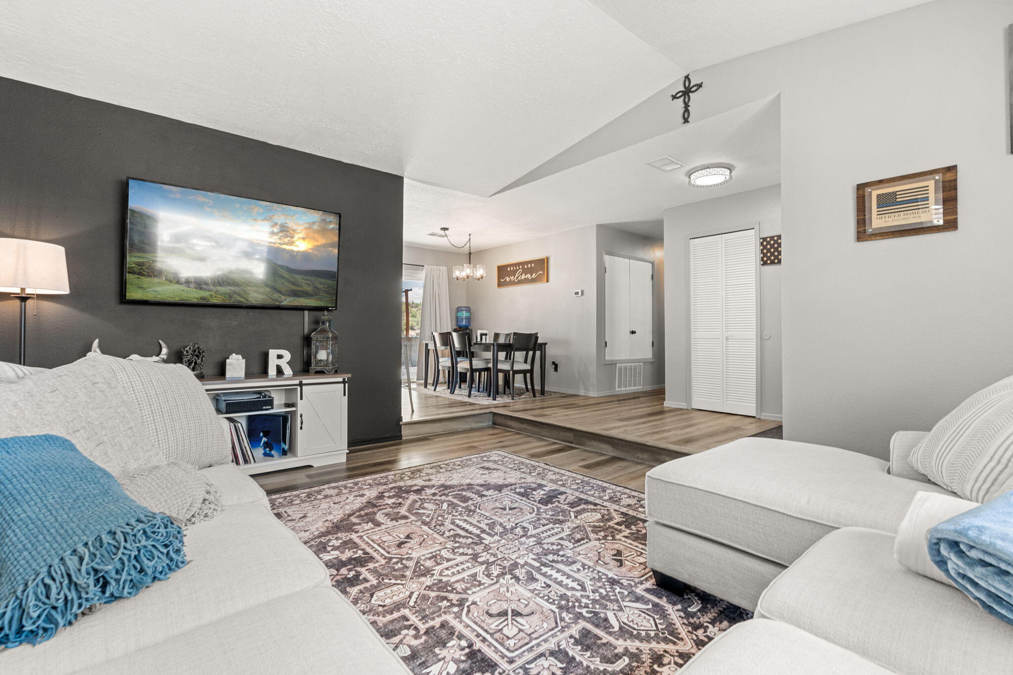 6190 ROADRUNNER Loop NE