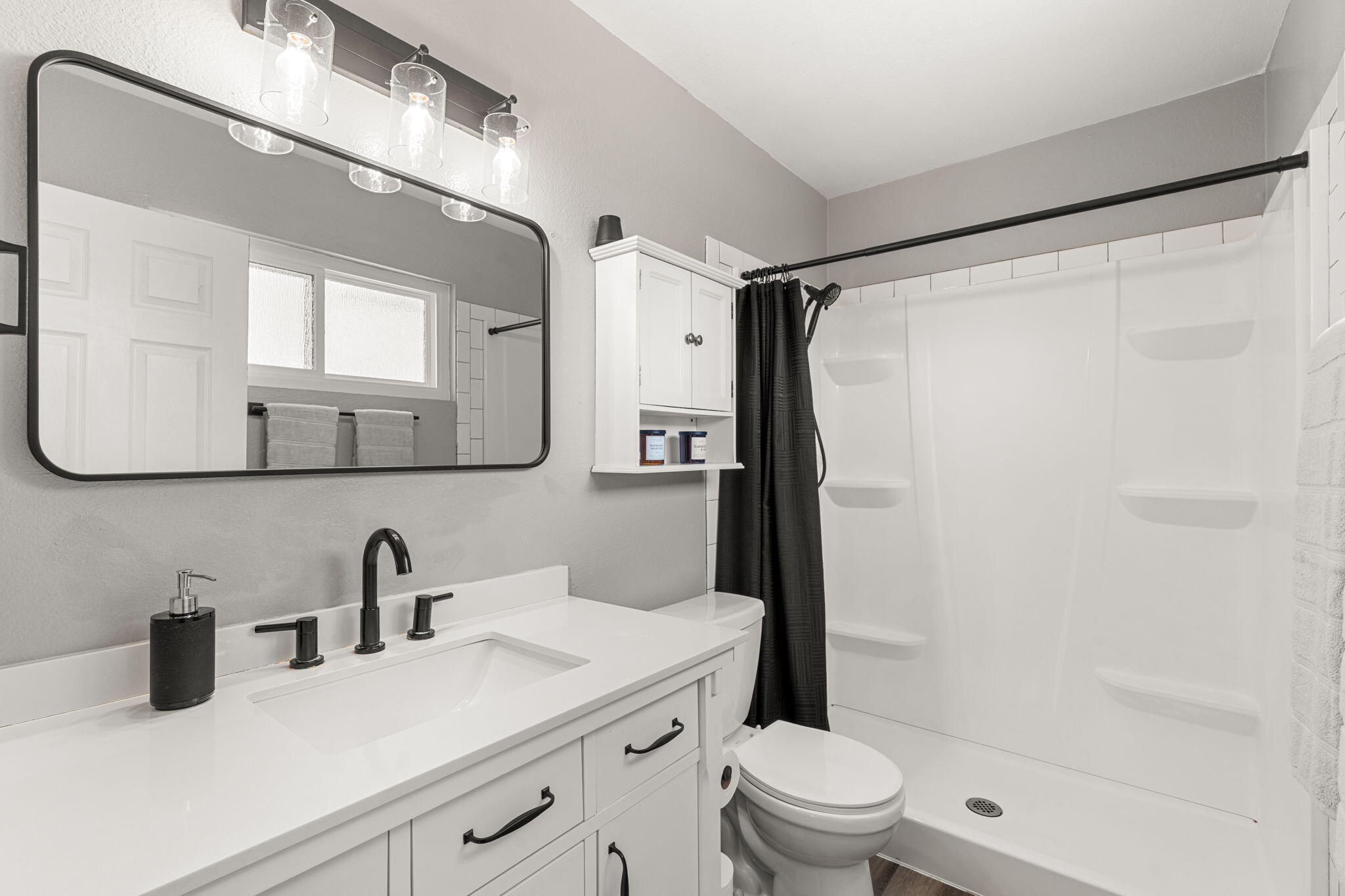 6190 ROADRUNNER Loop NE