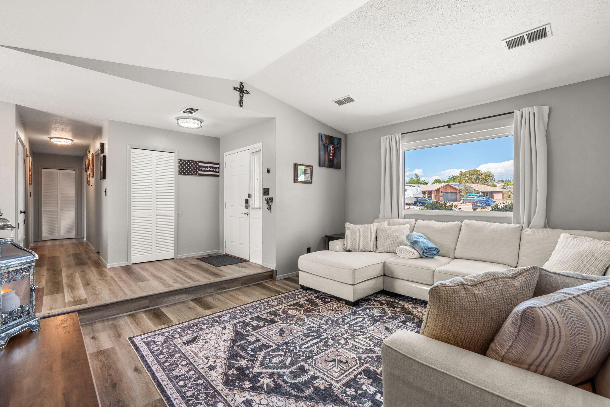 6190 ROADRUNNER Loop NE