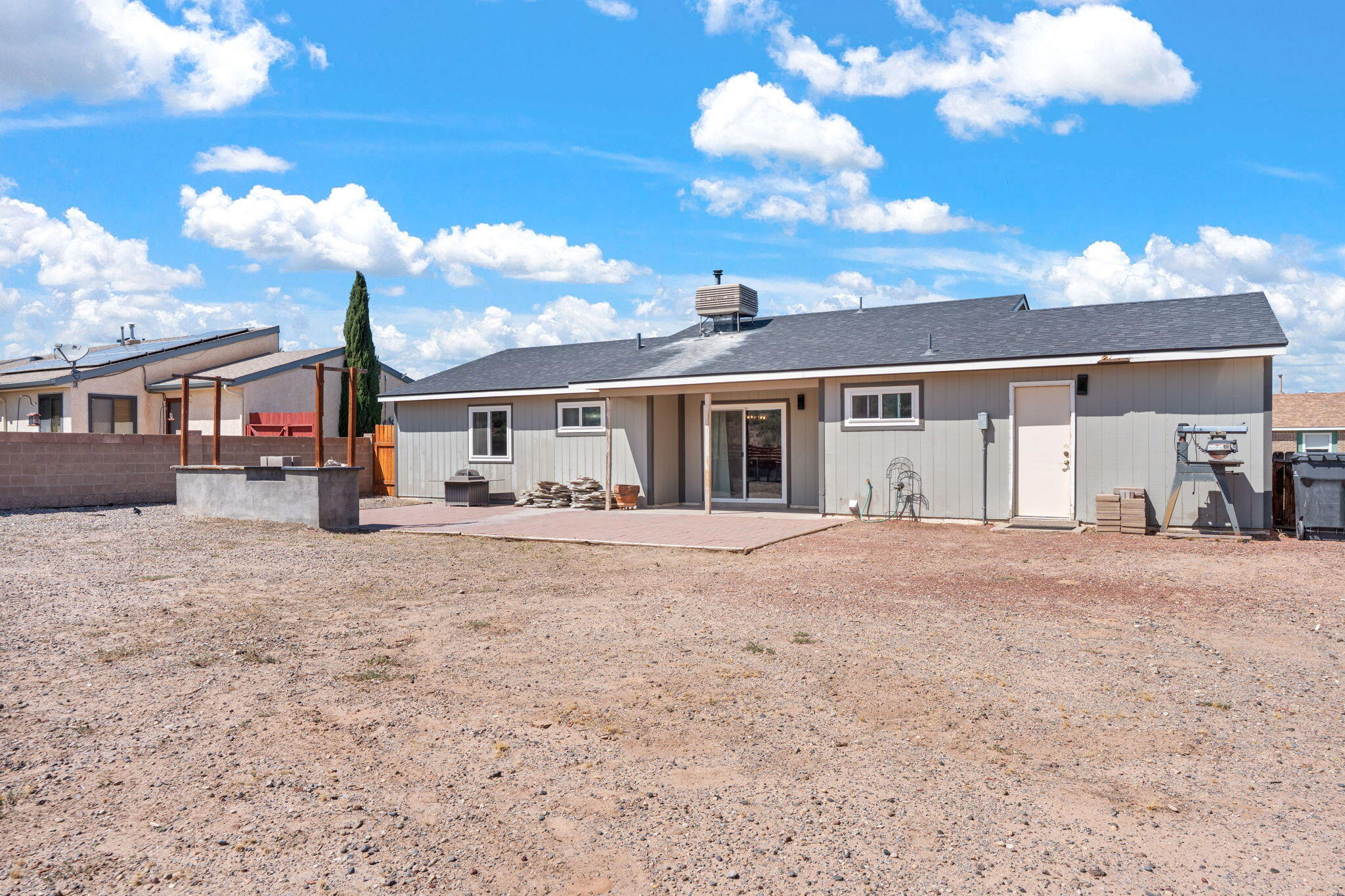 6190 ROADRUNNER Loop NE