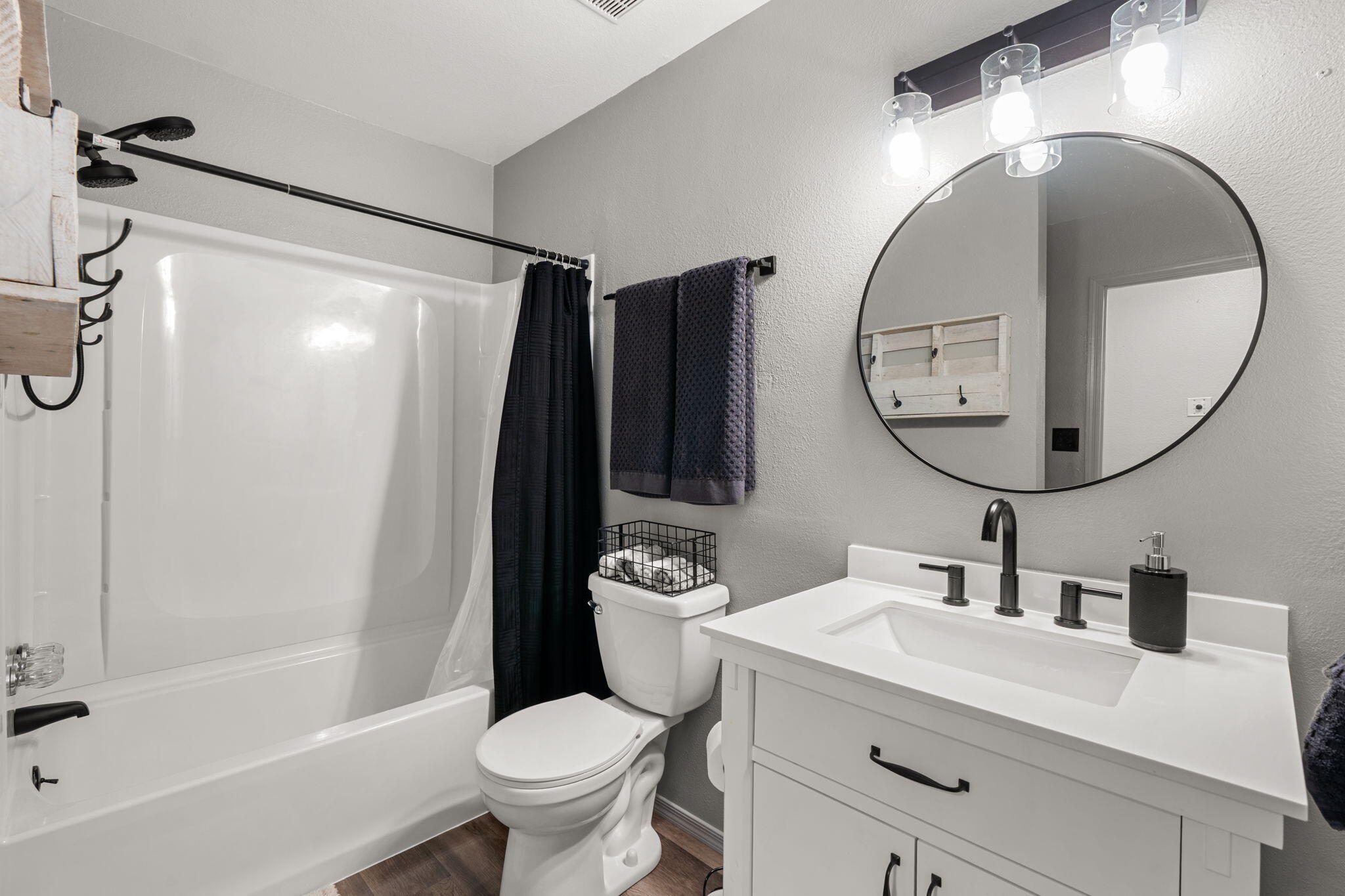 6190 ROADRUNNER Loop NE