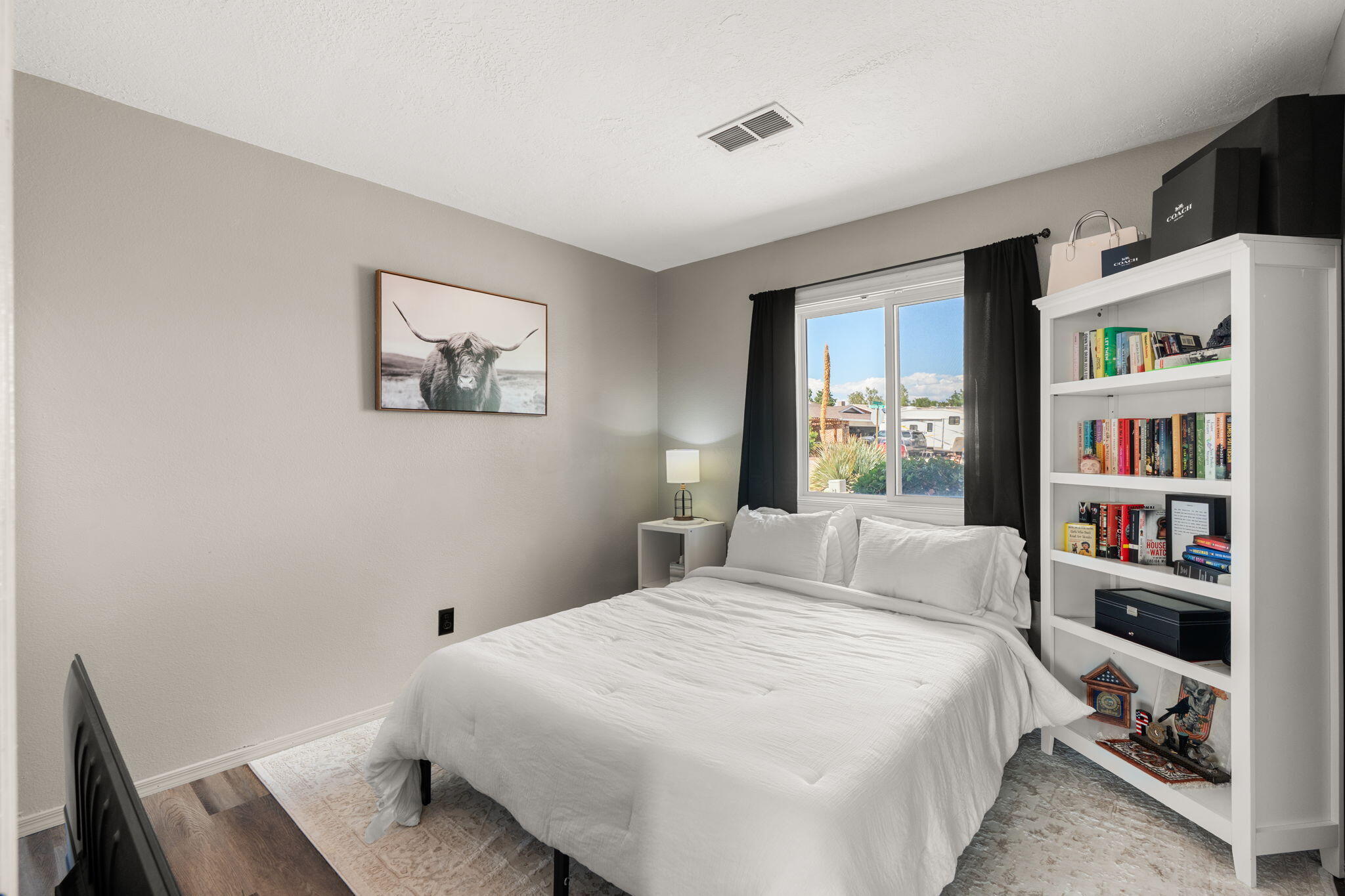 6190 ROADRUNNER Loop NE