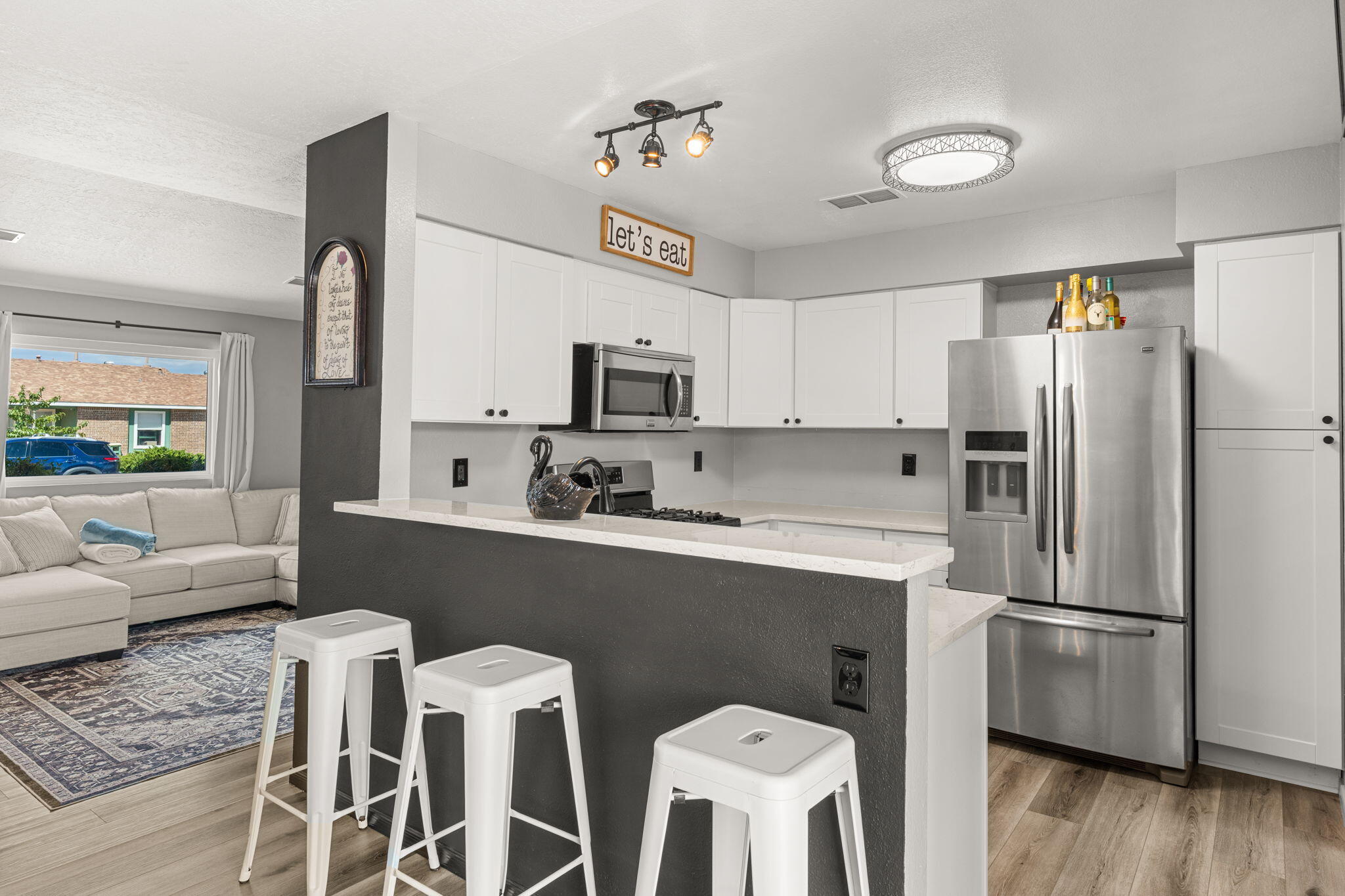 6190 ROADRUNNER Loop NE