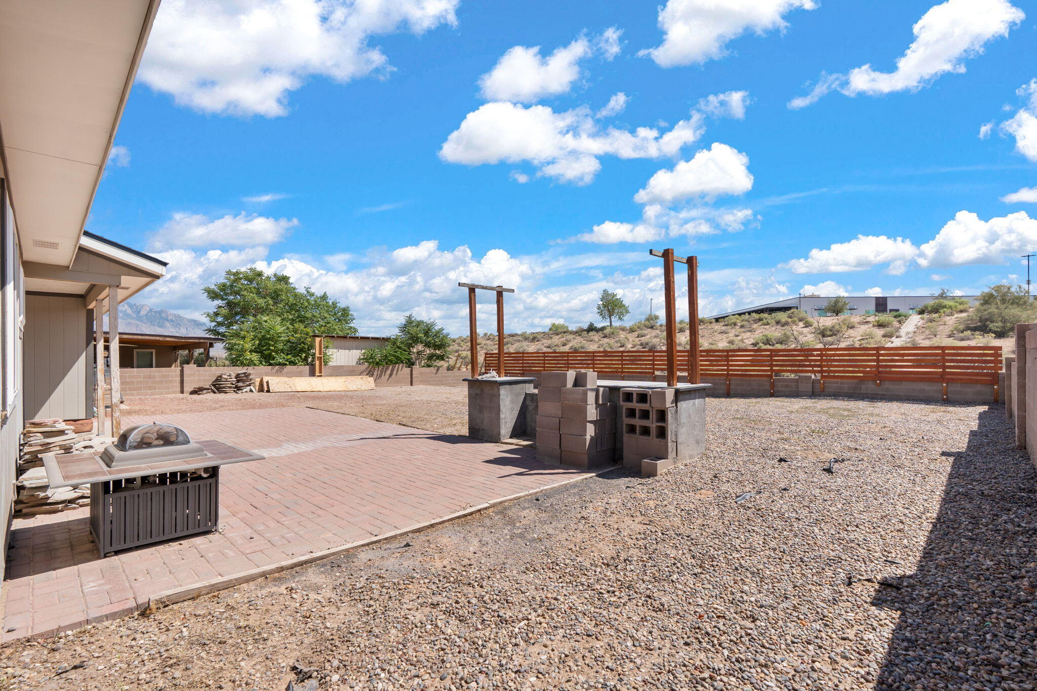 6190 ROADRUNNER Loop NE