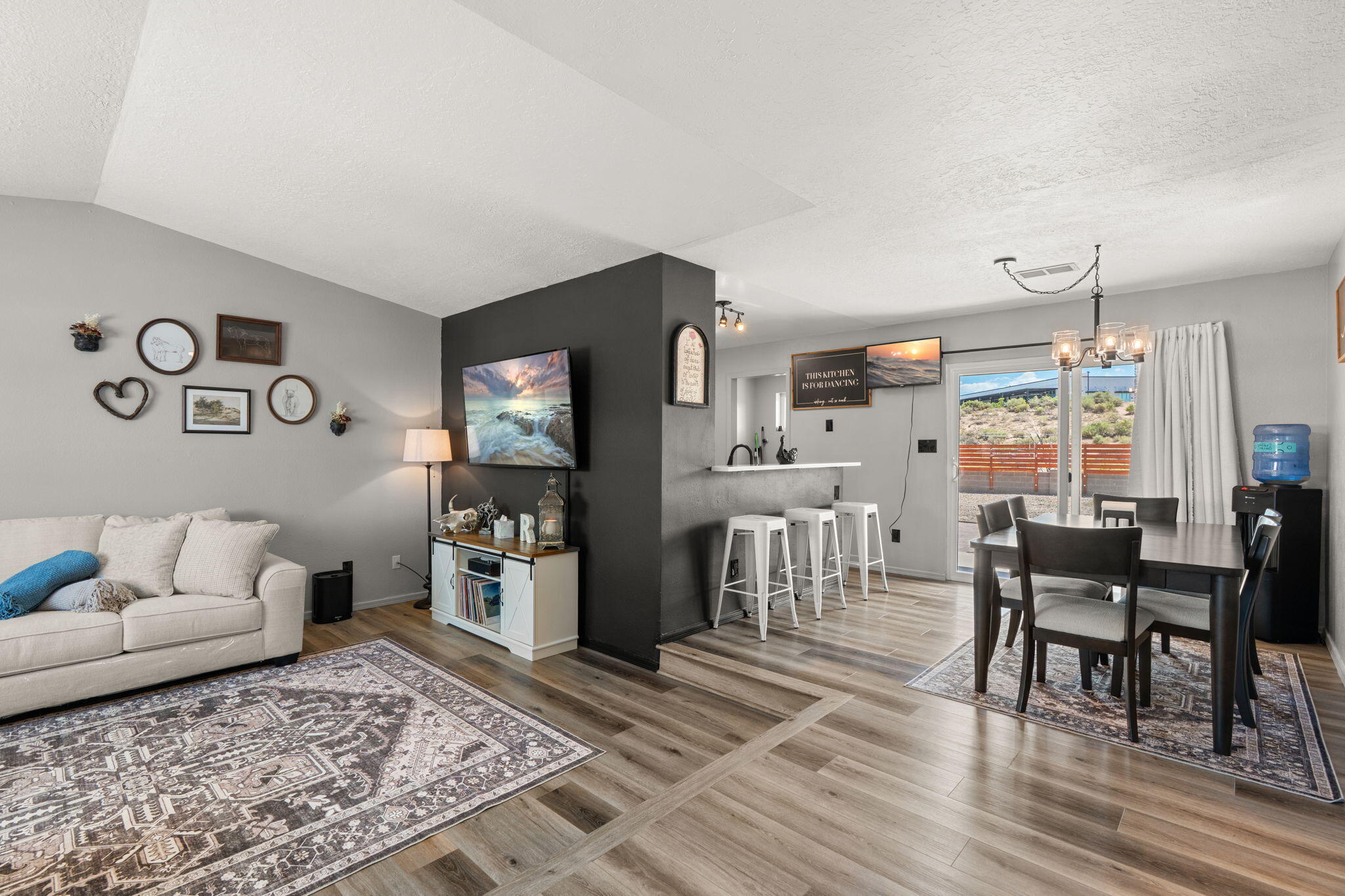 6190 ROADRUNNER Loop NE