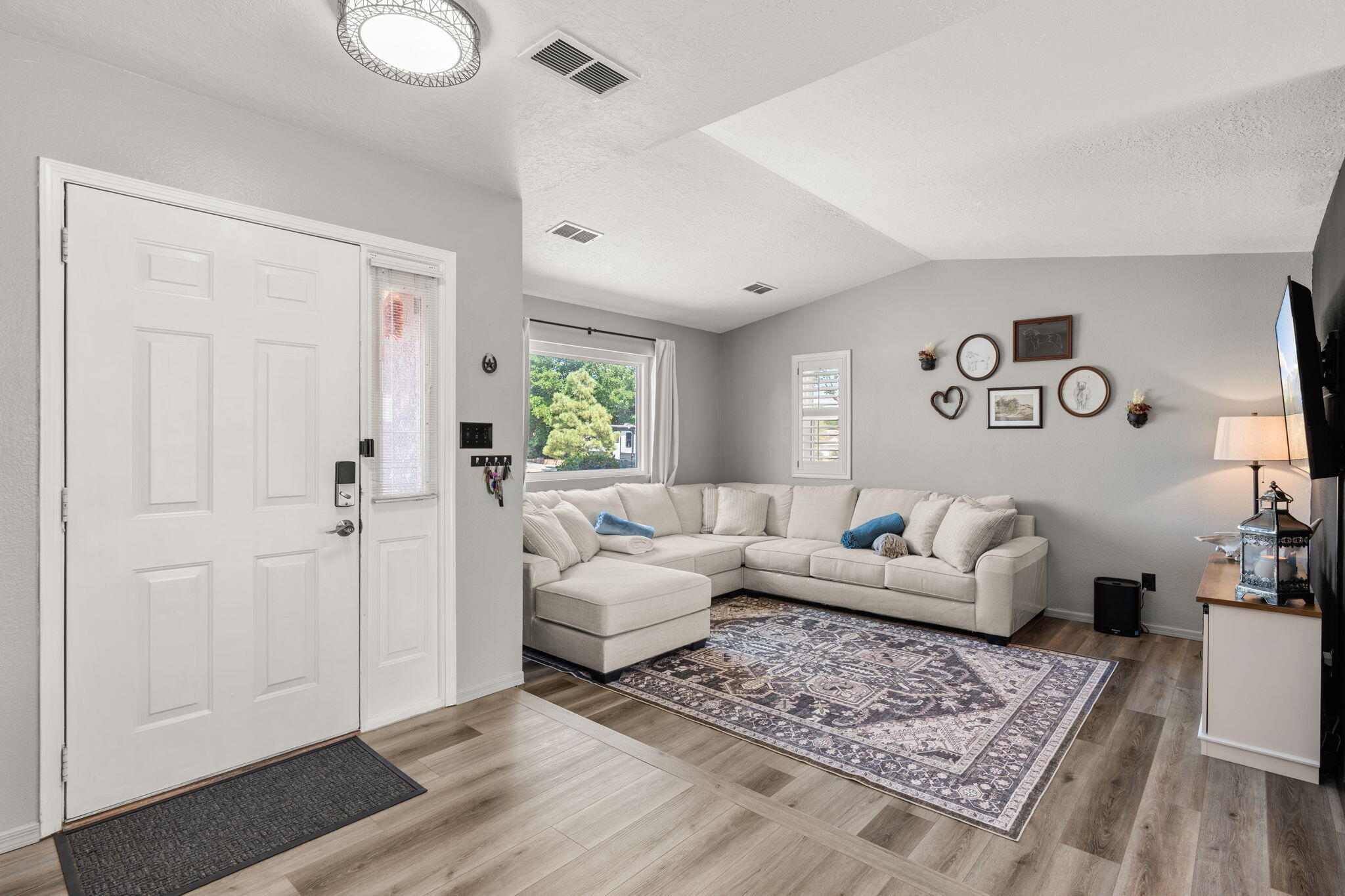 6190 ROADRUNNER Loop NE