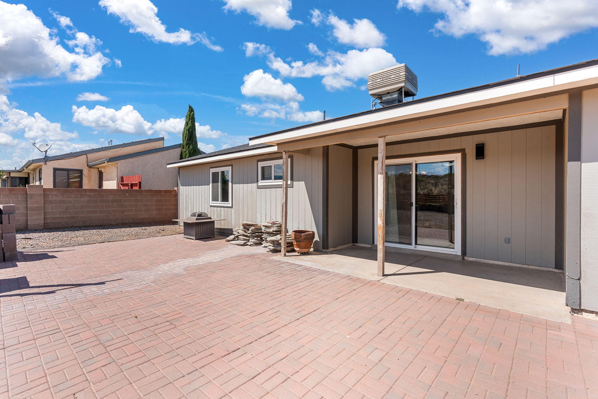 6190 ROADRUNNER Loop NE