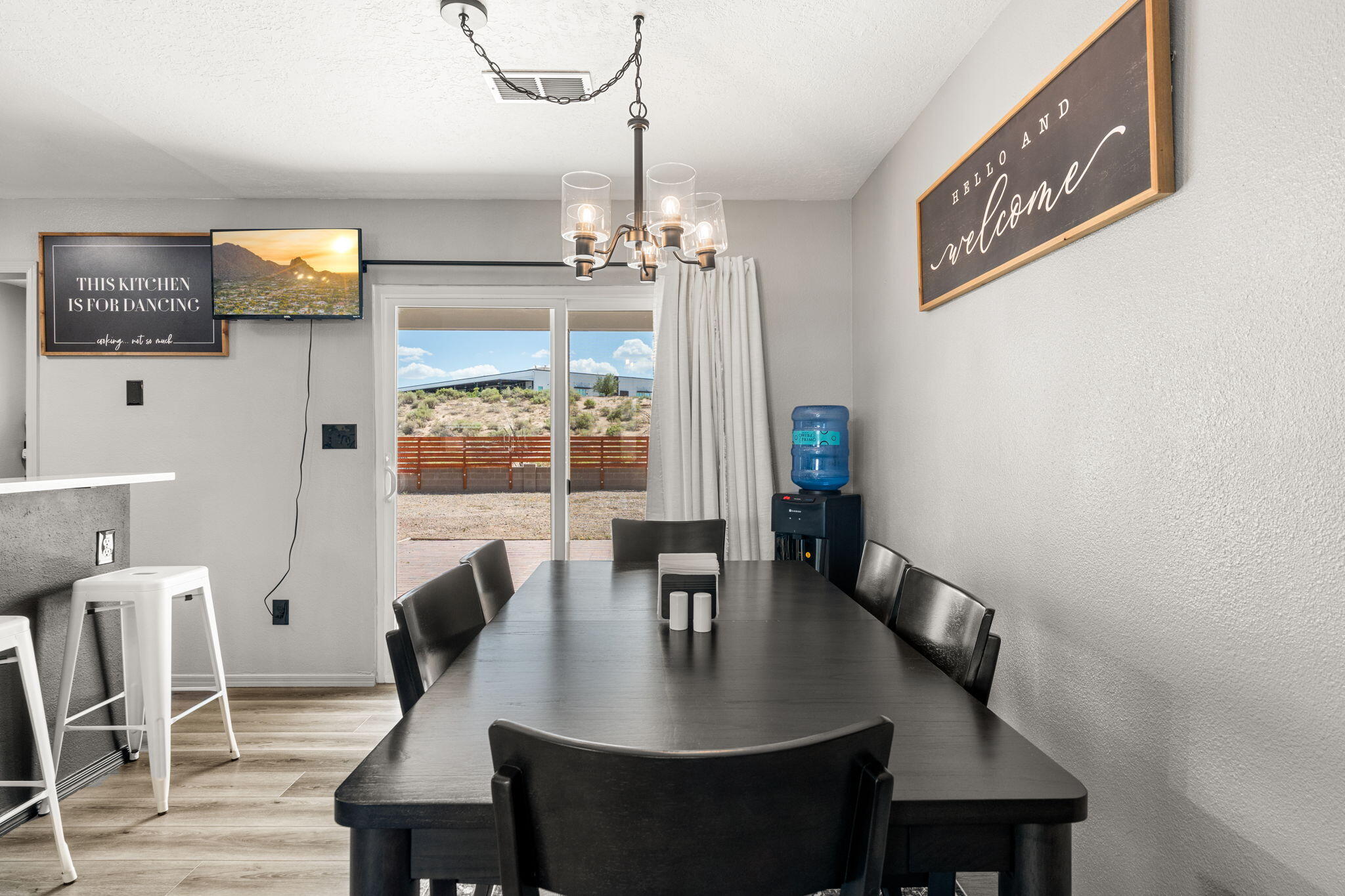 6190 ROADRUNNER Loop NE