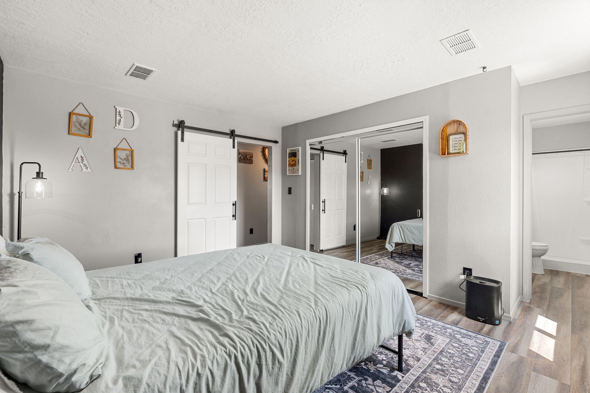 6190 ROADRUNNER Loop NE