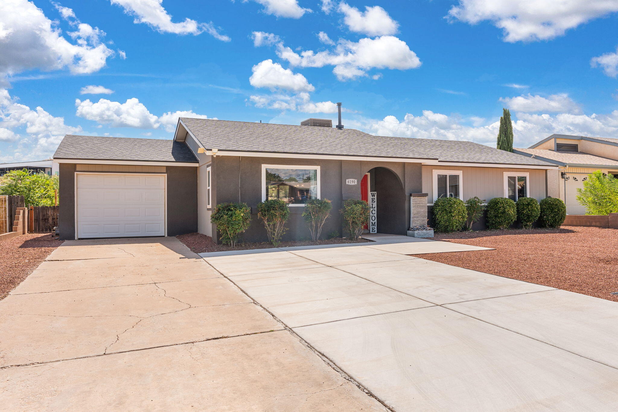 6190 ROADRUNNER Loop NE