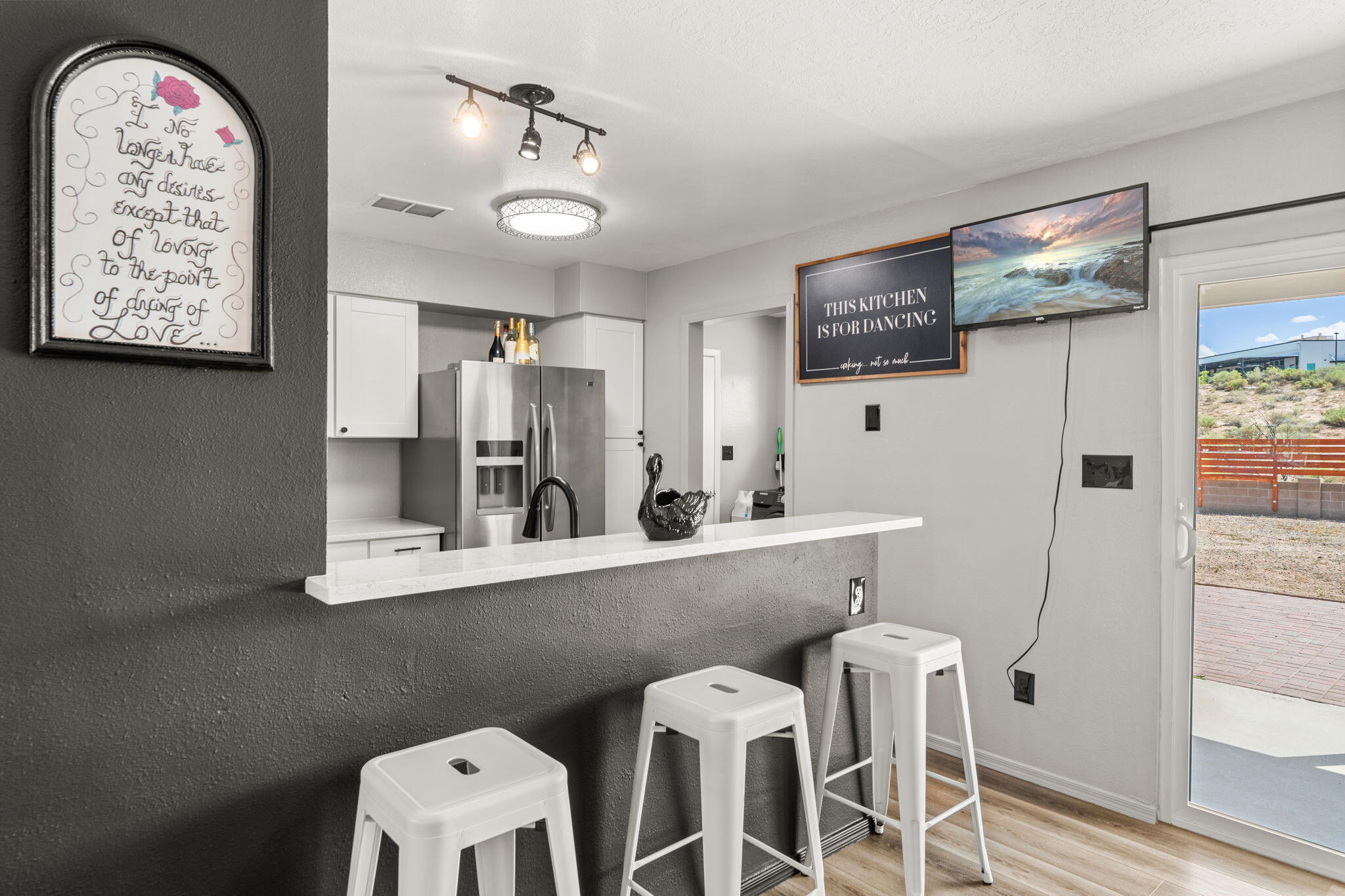 6190 ROADRUNNER Loop NE