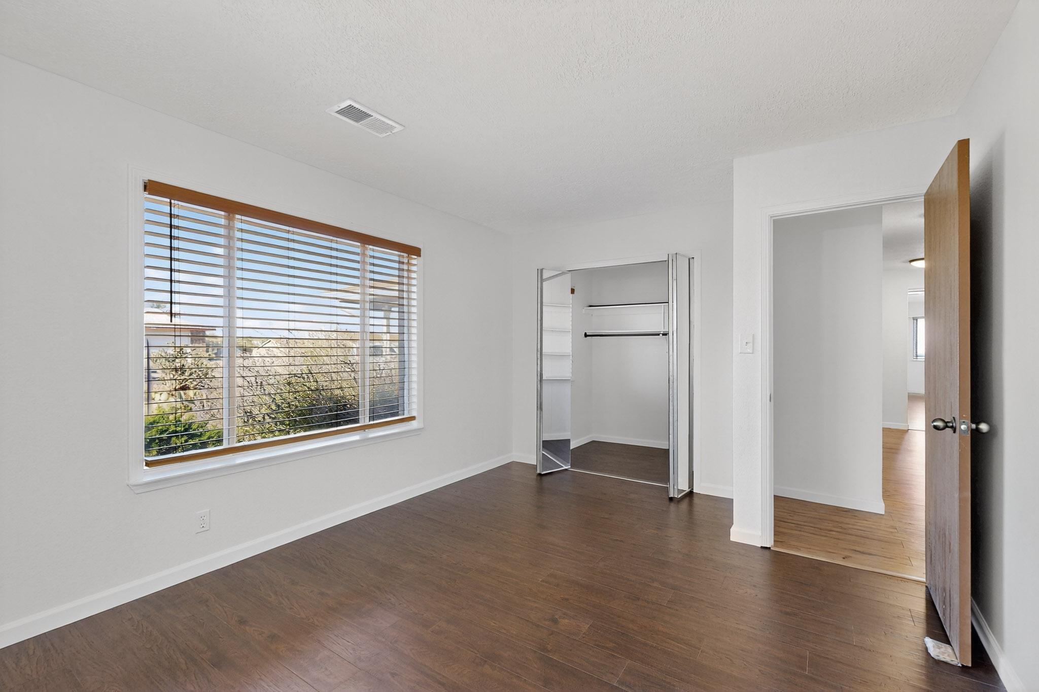 4552 QUARTZ Drive NE