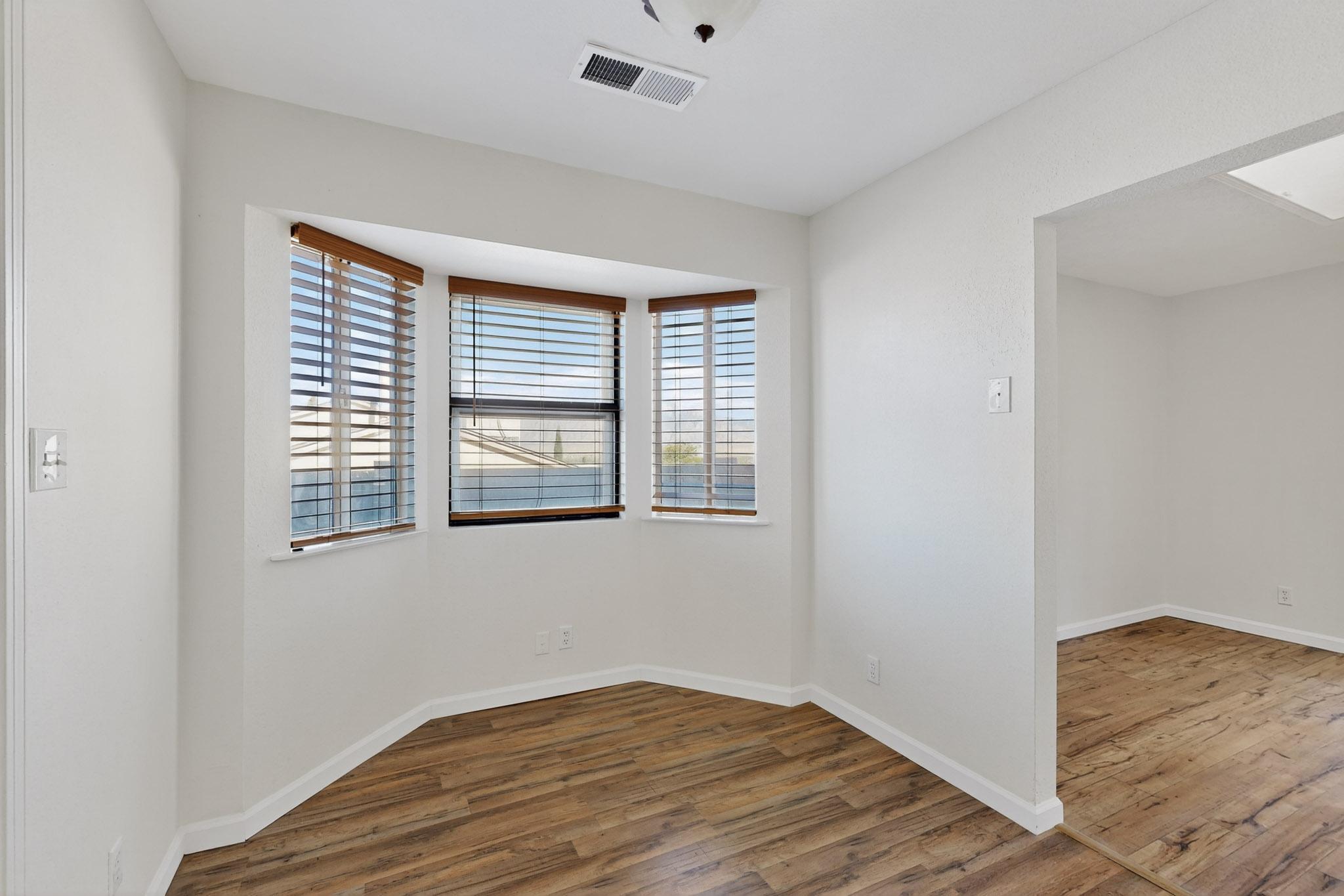 4552 QUARTZ Drive NE