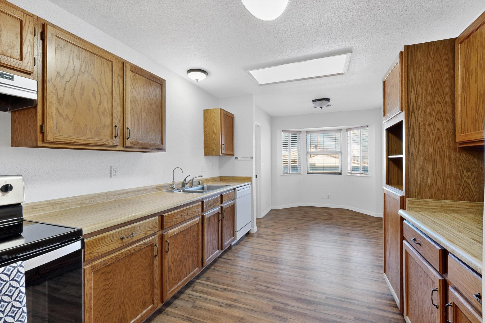 4552 QUARTZ Drive NE