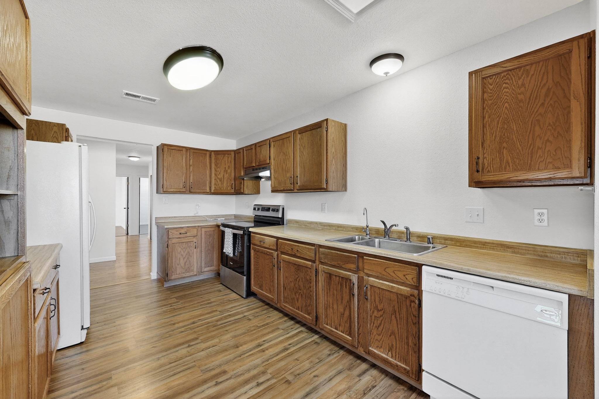 4552 QUARTZ Drive NE