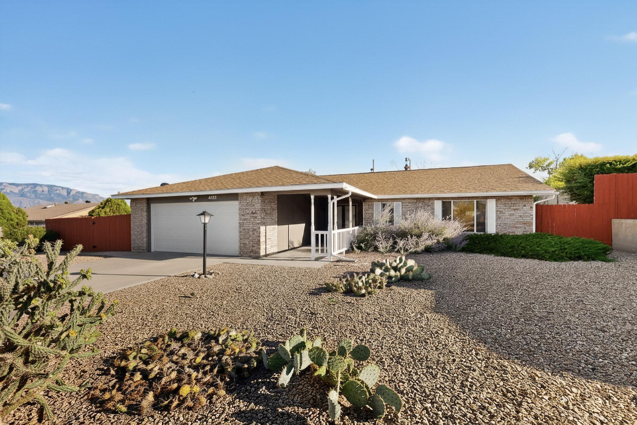 4552 QUARTZ Drive NE