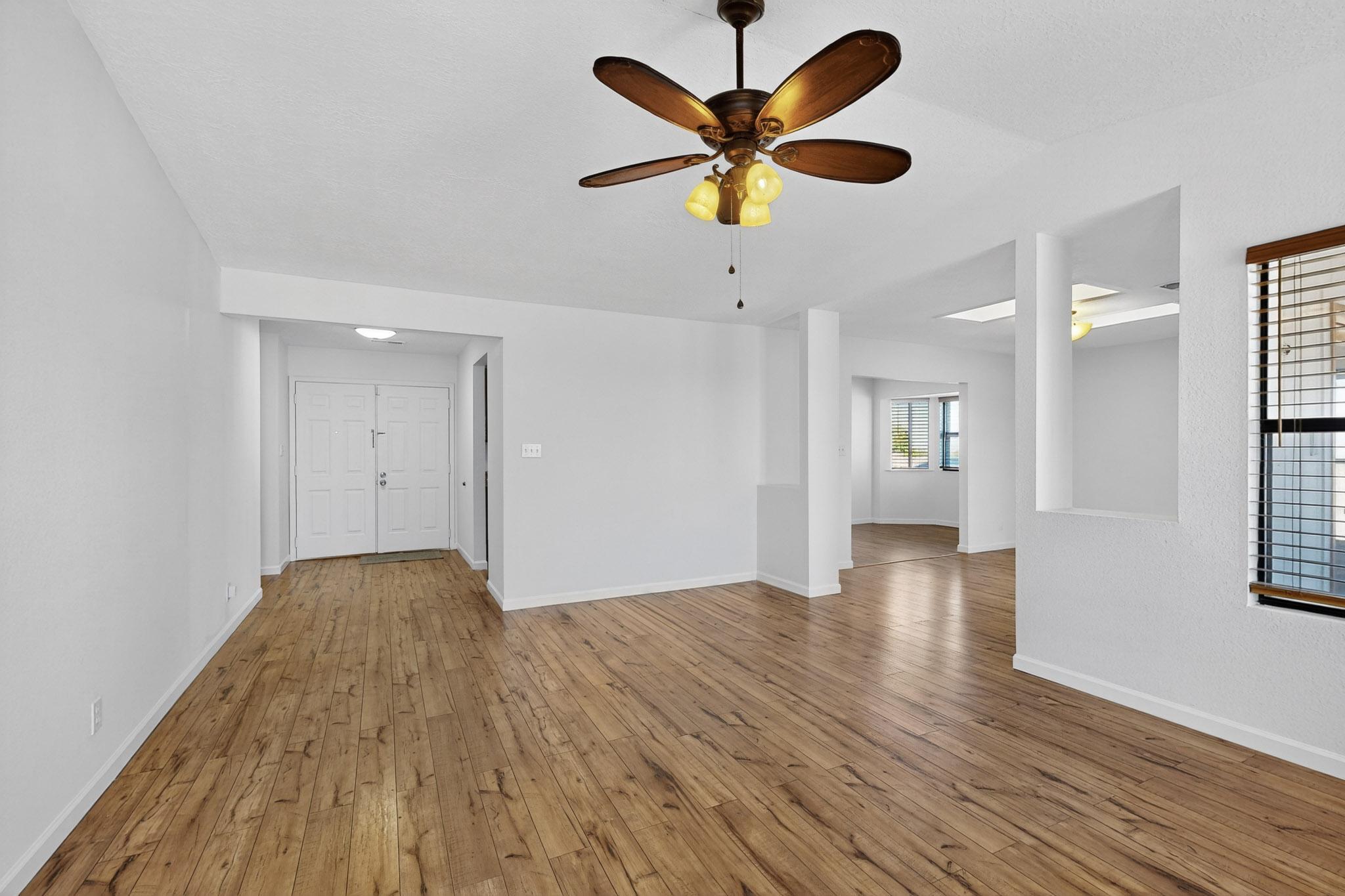 4552 QUARTZ Drive NE