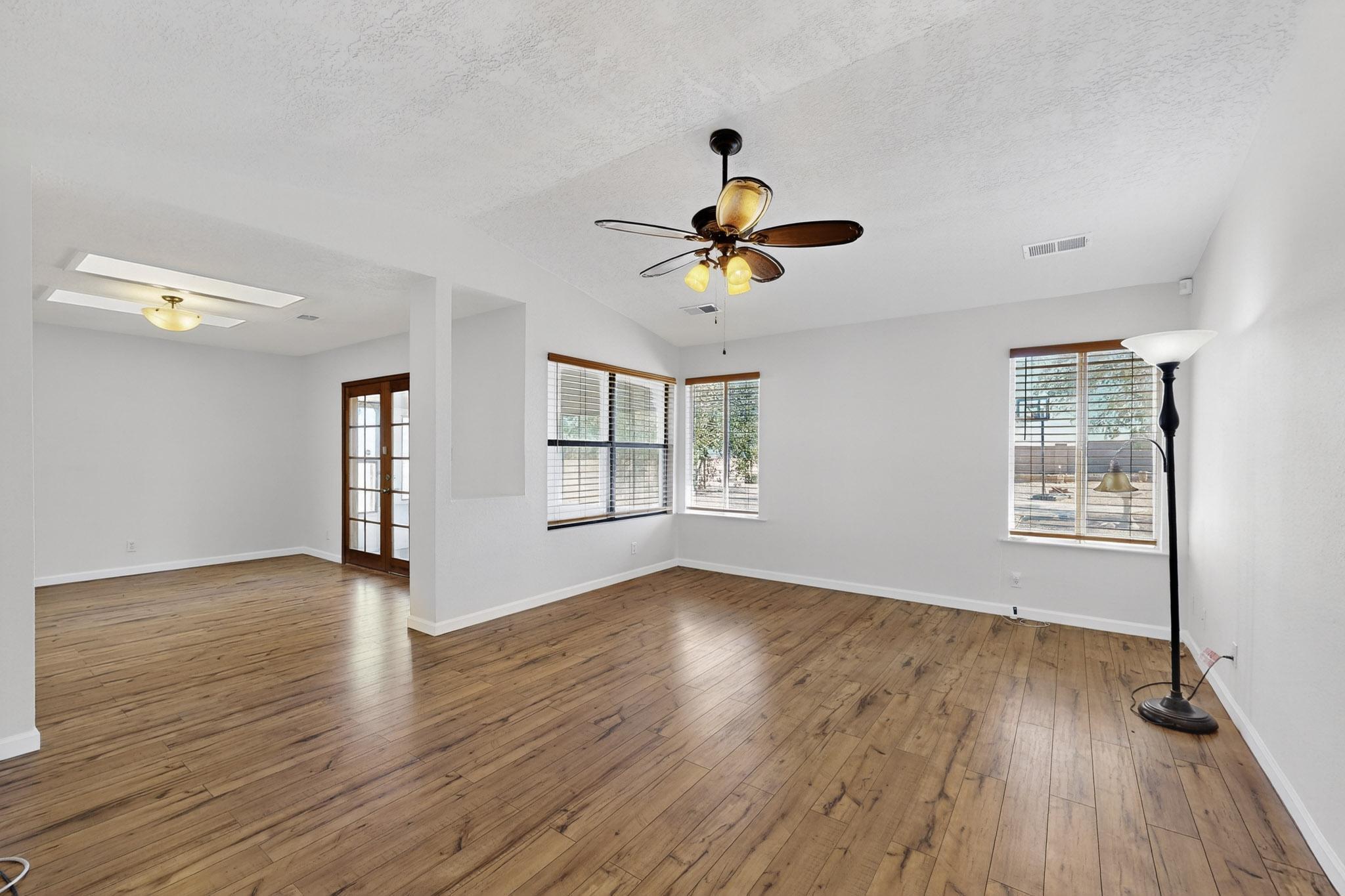 4552 QUARTZ Drive NE