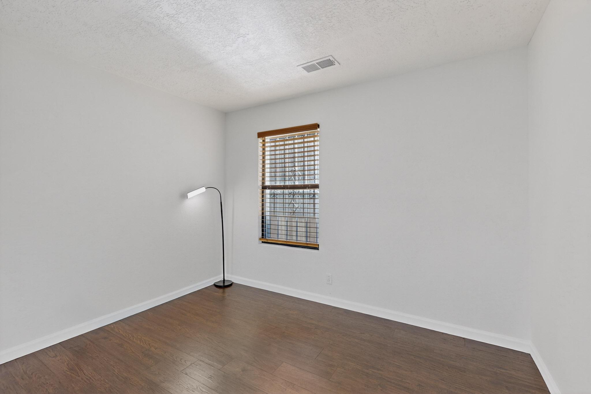 4552 QUARTZ Drive NE