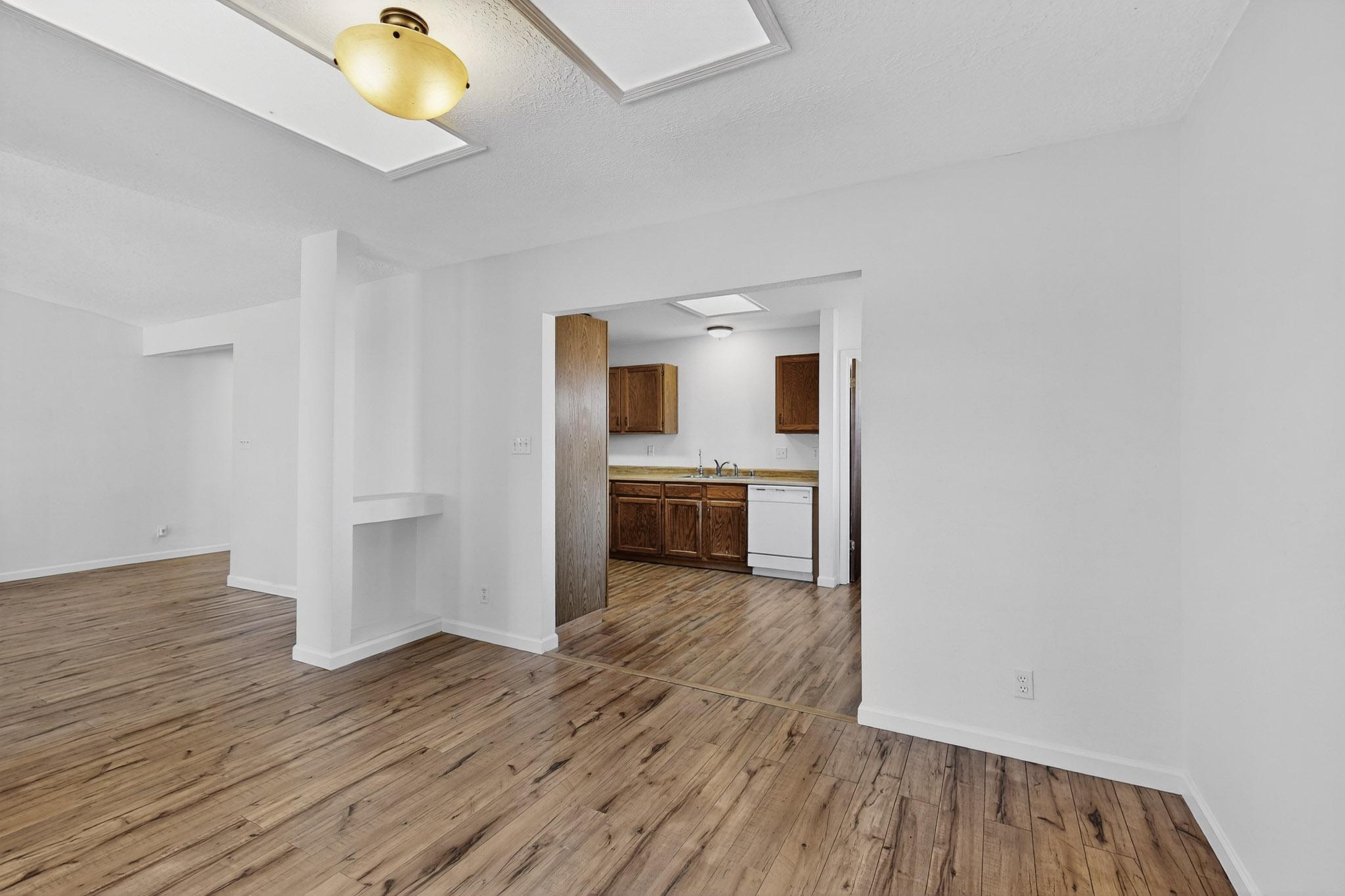 4552 QUARTZ Drive NE