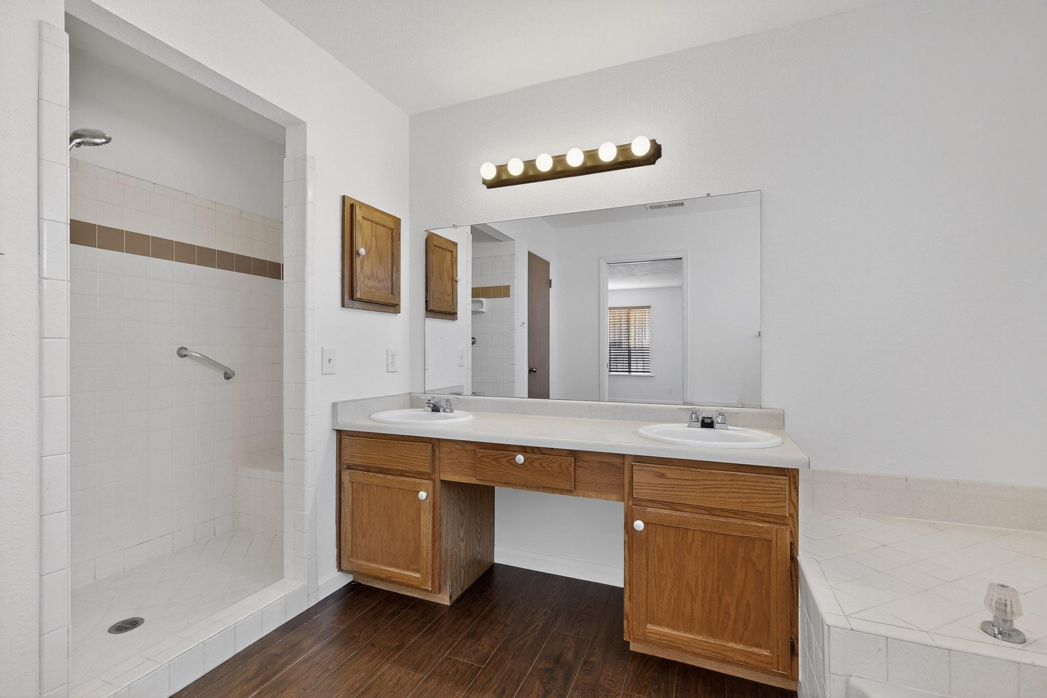 4552 QUARTZ Drive NE