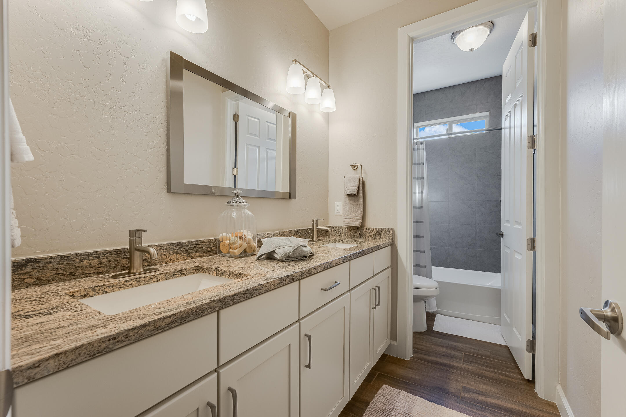 6044 Redondo Sierra NE