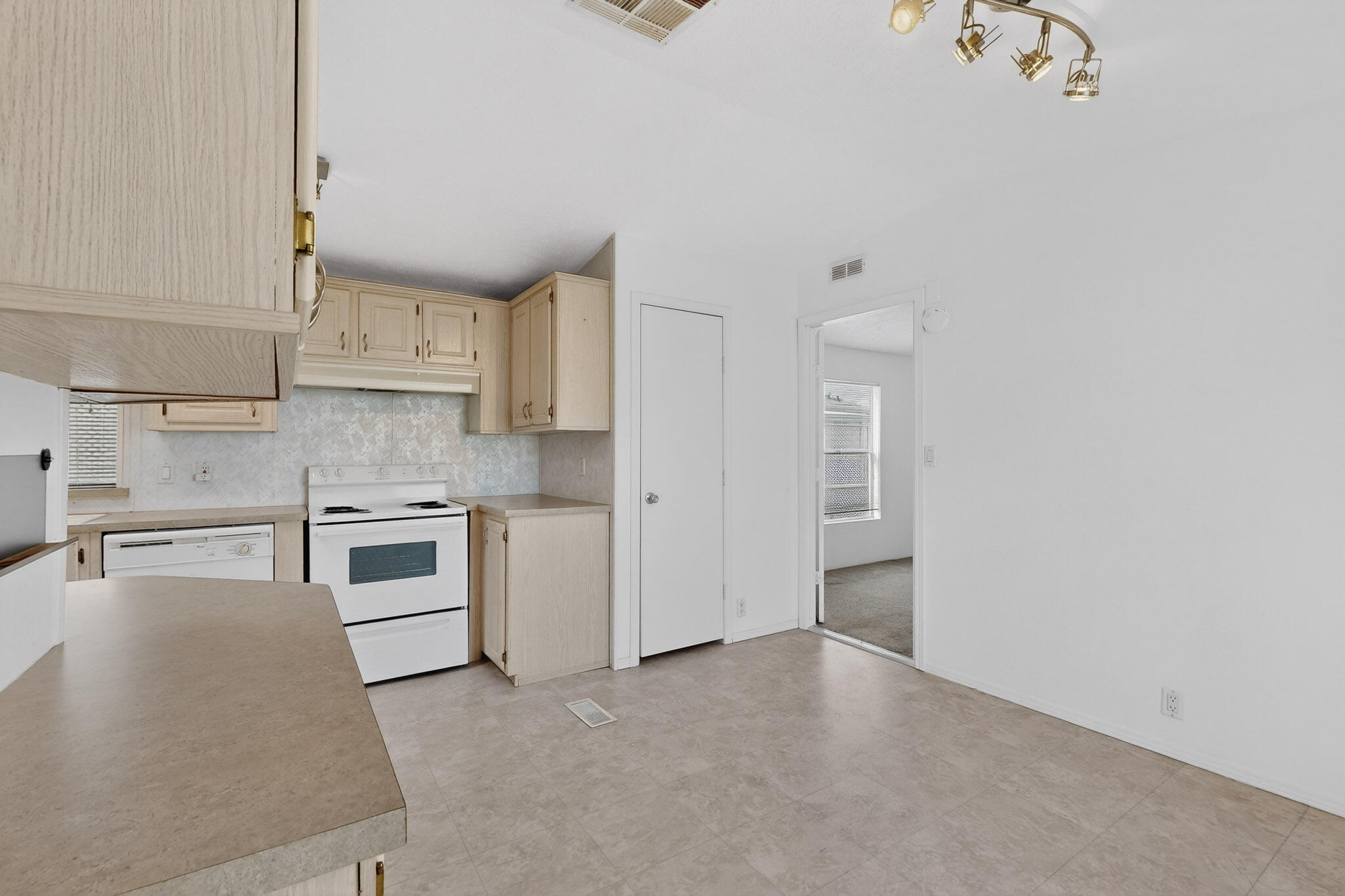 7225 Remington Drive NE