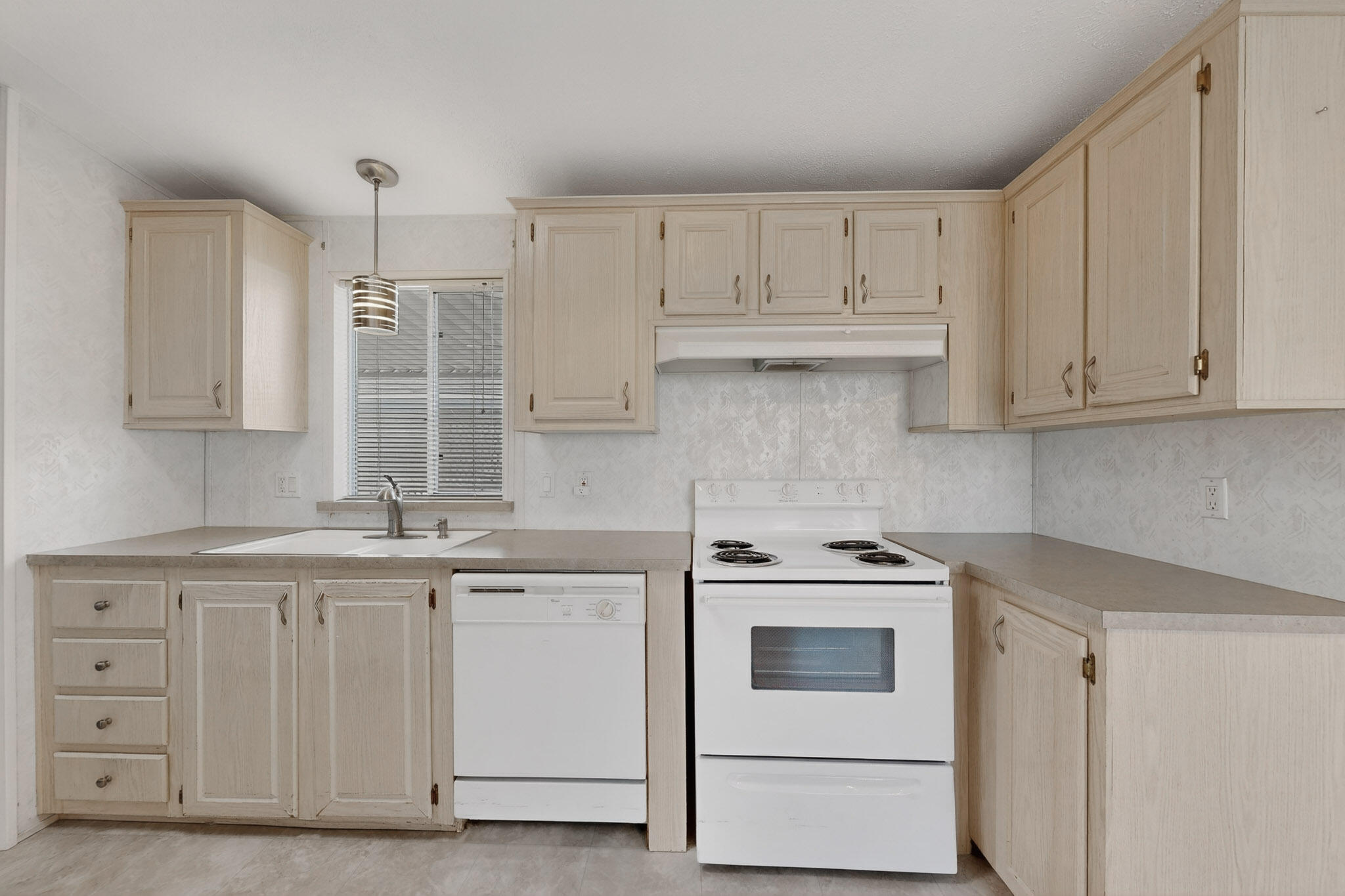 7225 Remington Drive NE