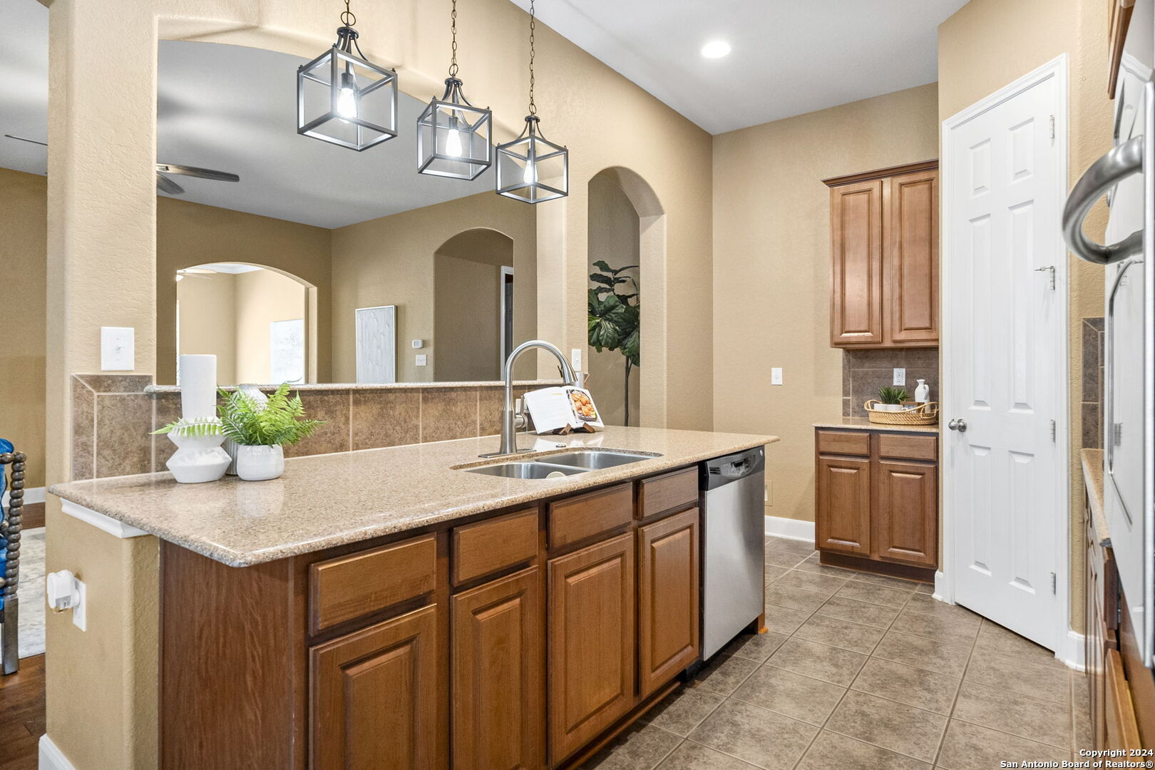 23919 WATERHOLE LN