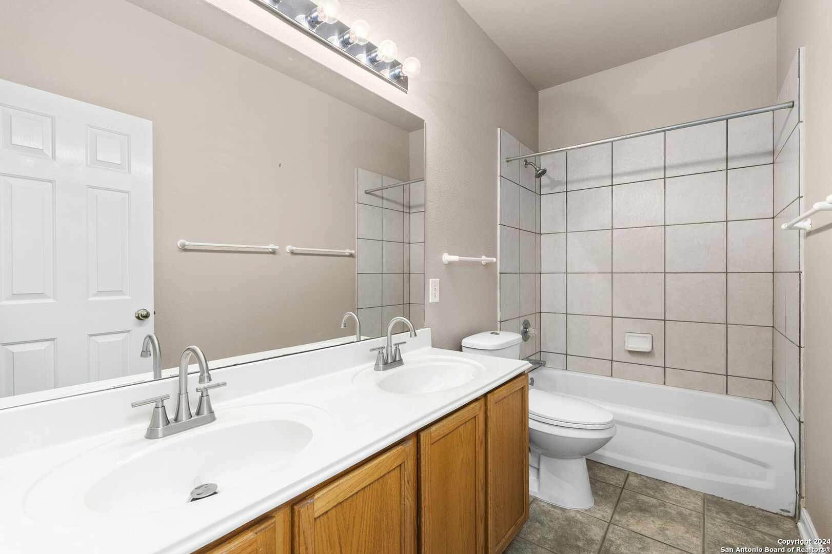 2415 REDLAND MESA