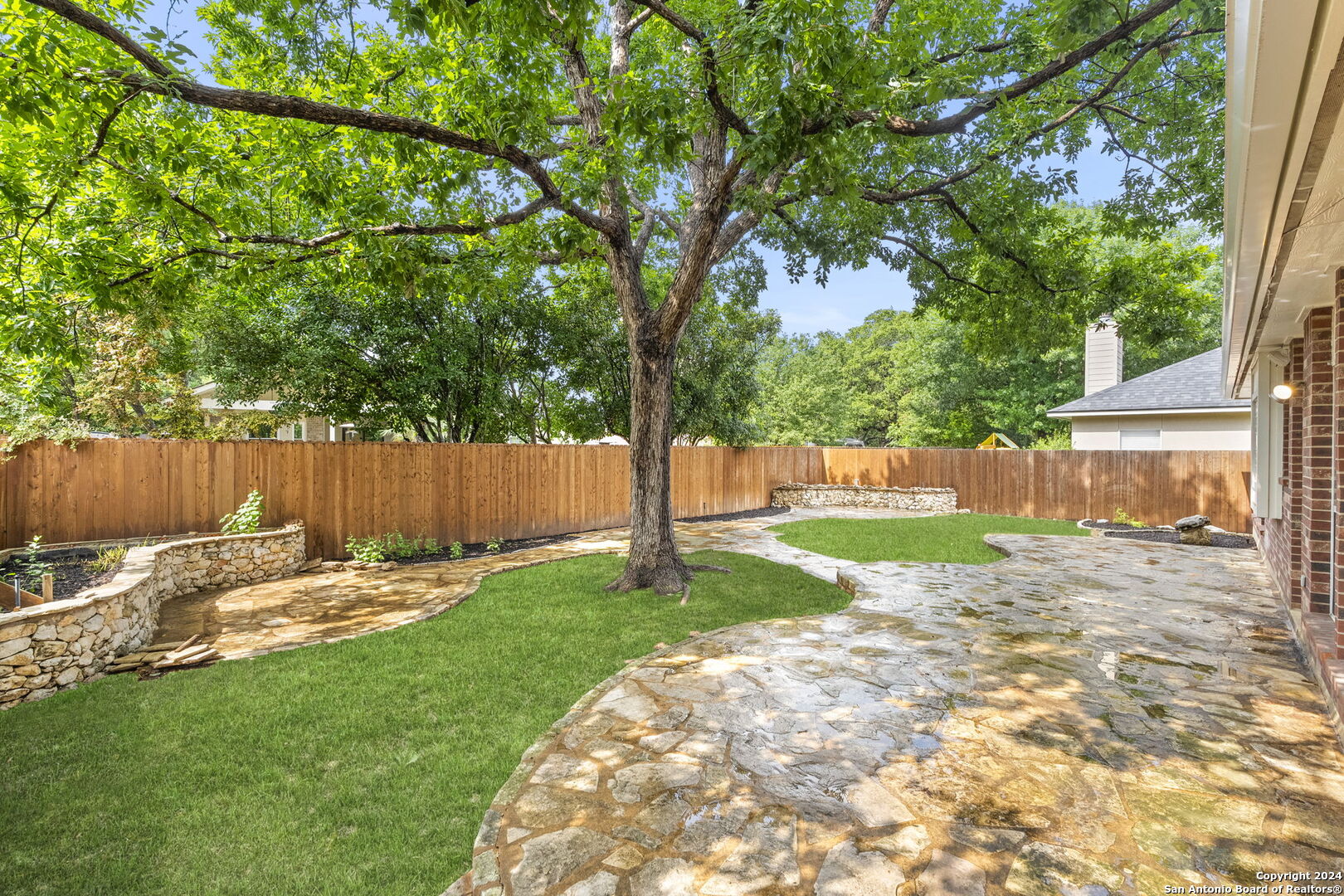 2415 REDLAND MESA