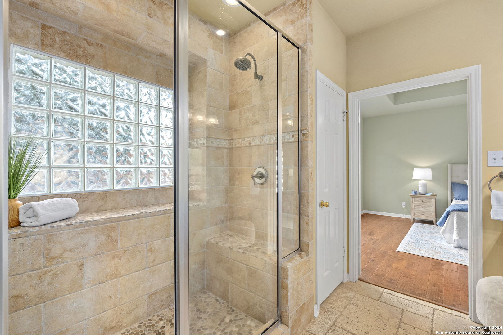 2415 REDLAND MESA