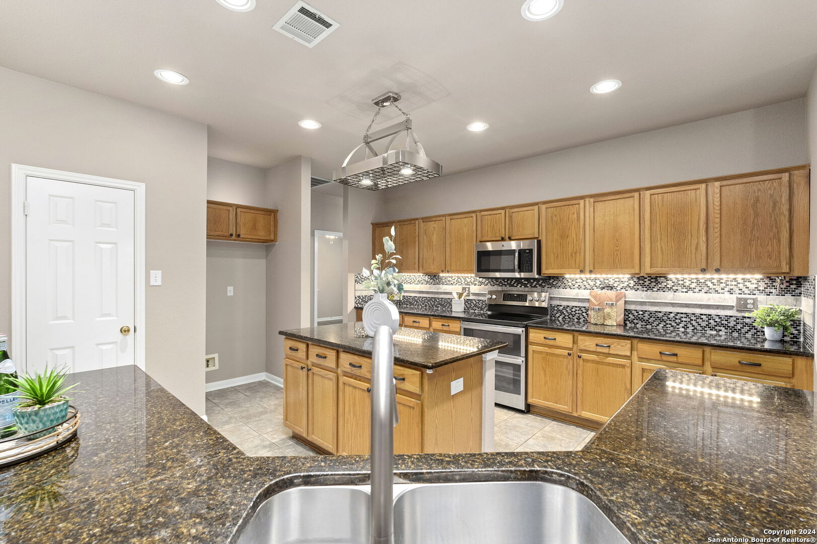 2415 REDLAND MESA