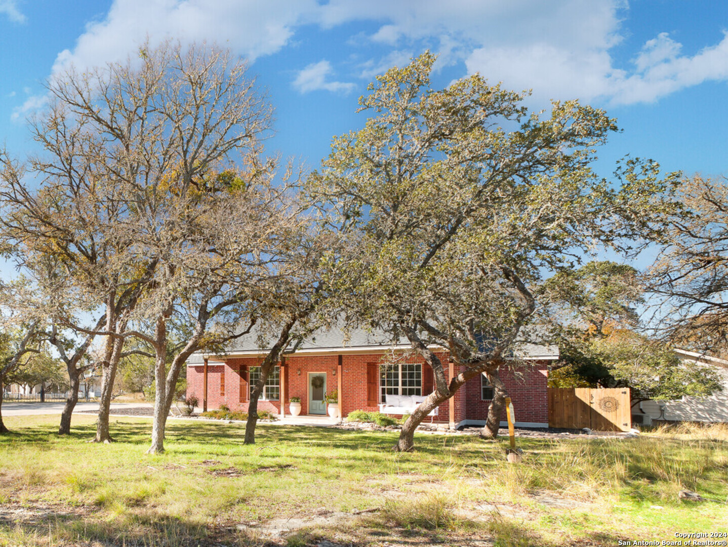 1590 ACACIA PKWY