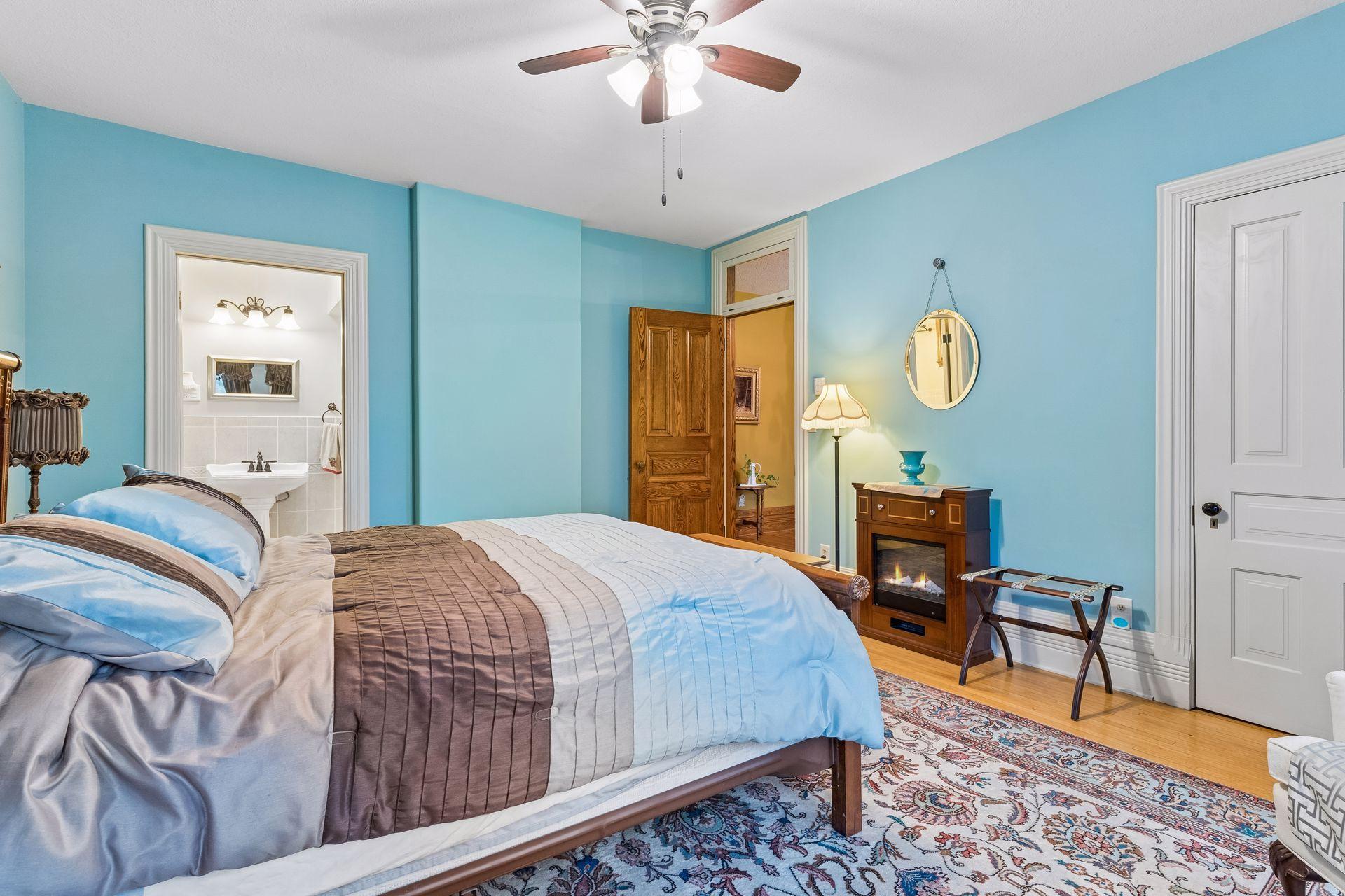 8 Bates Avenue