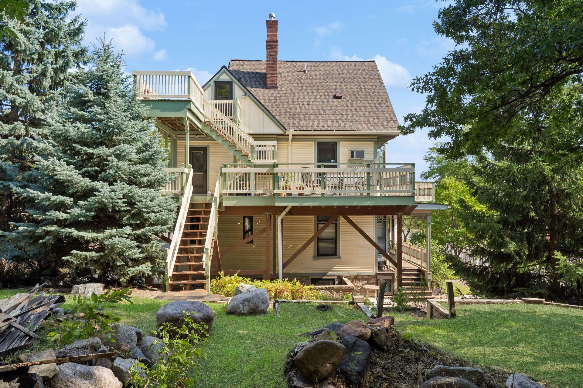 8 Bates Avenue