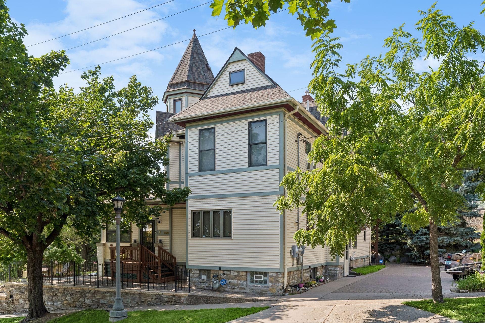 8 Bates Avenue