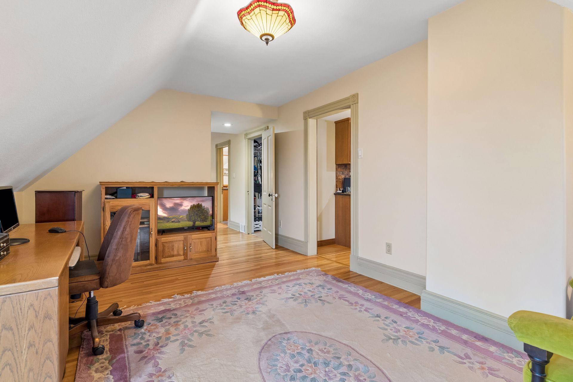 8 Bates Avenue