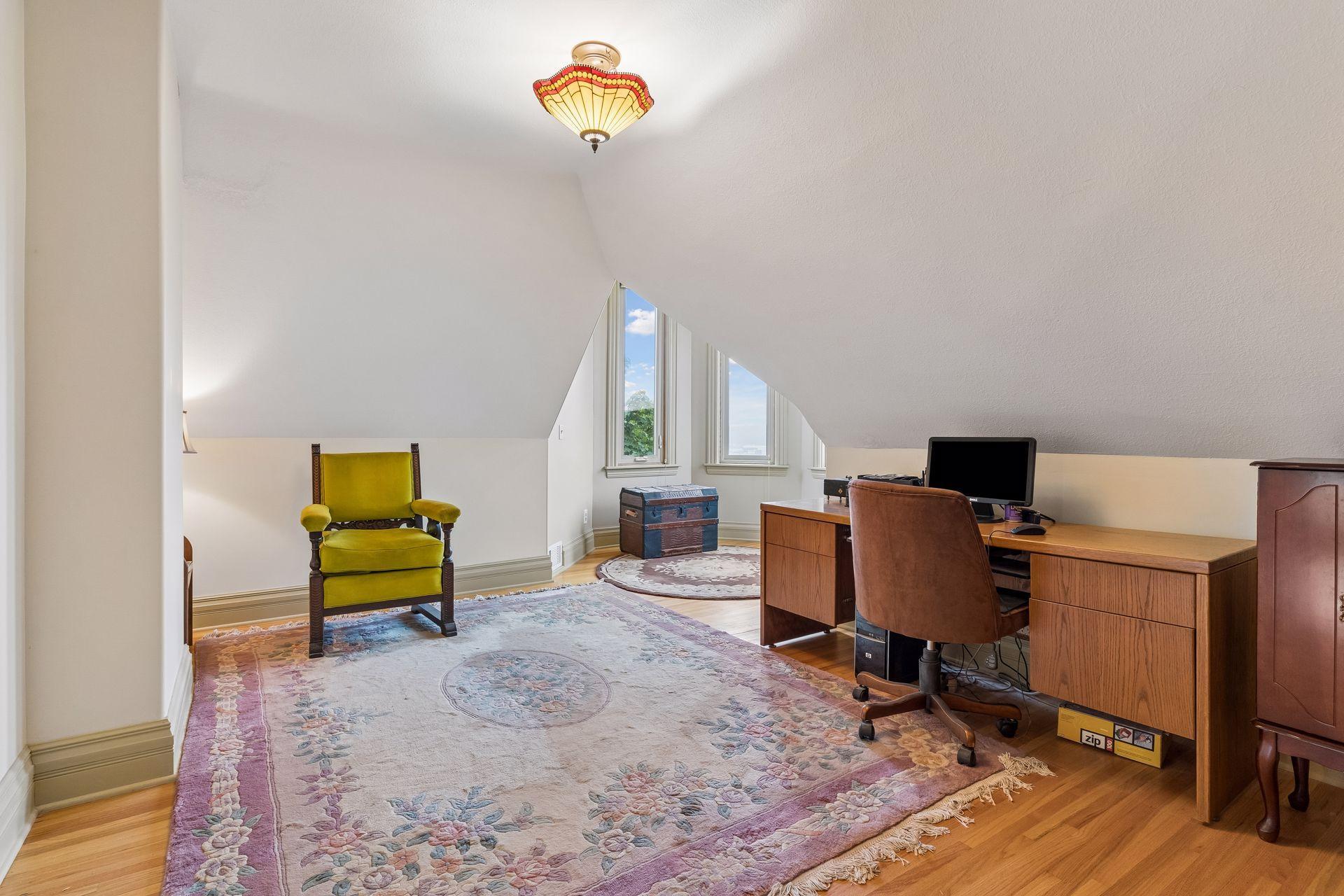8 Bates Avenue