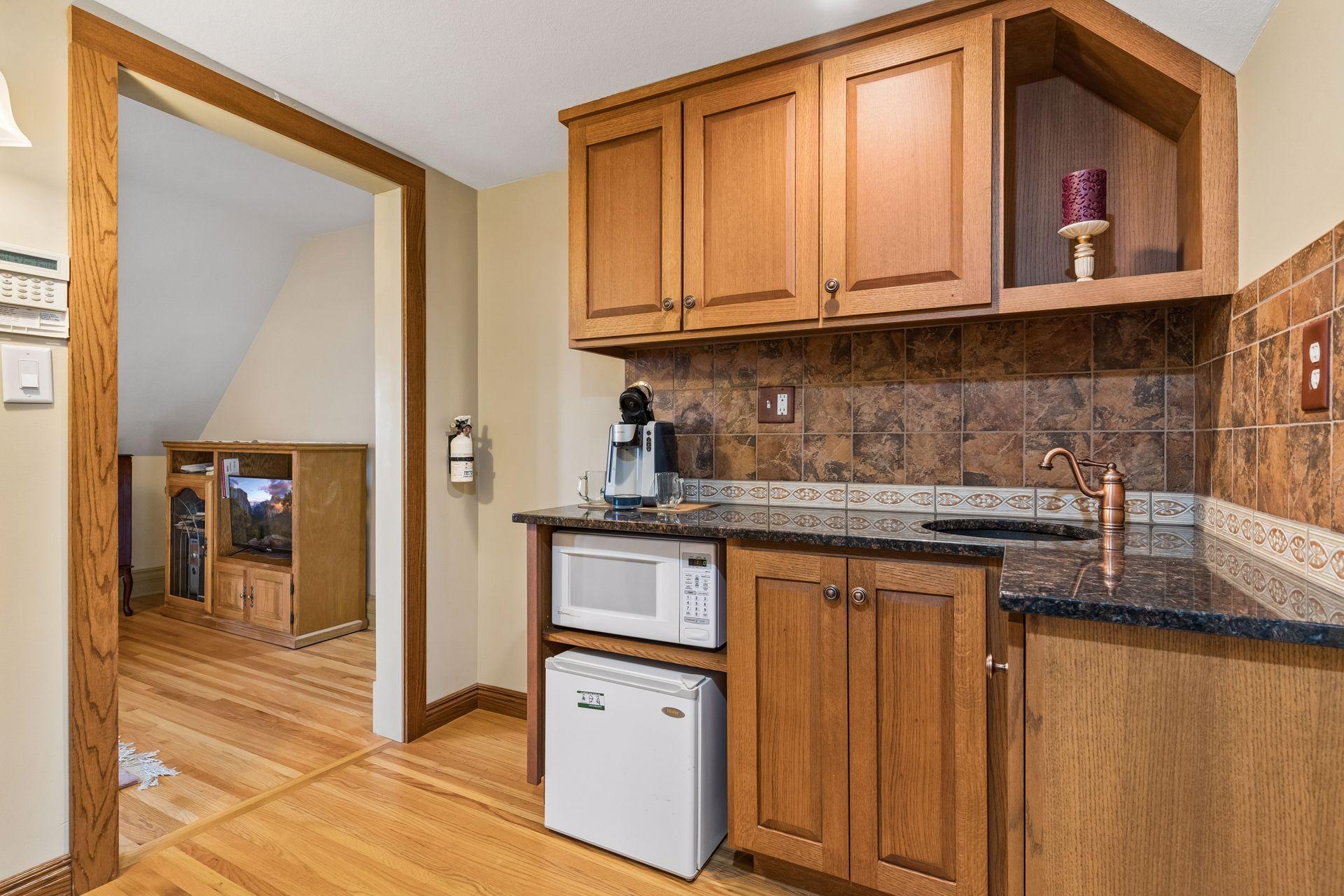 8 Bates Avenue