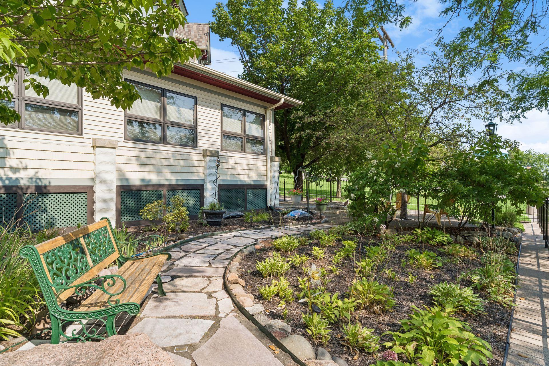 8 Bates Avenue