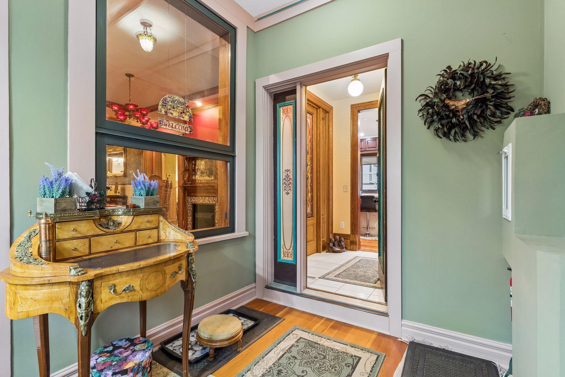 8 Bates Avenue